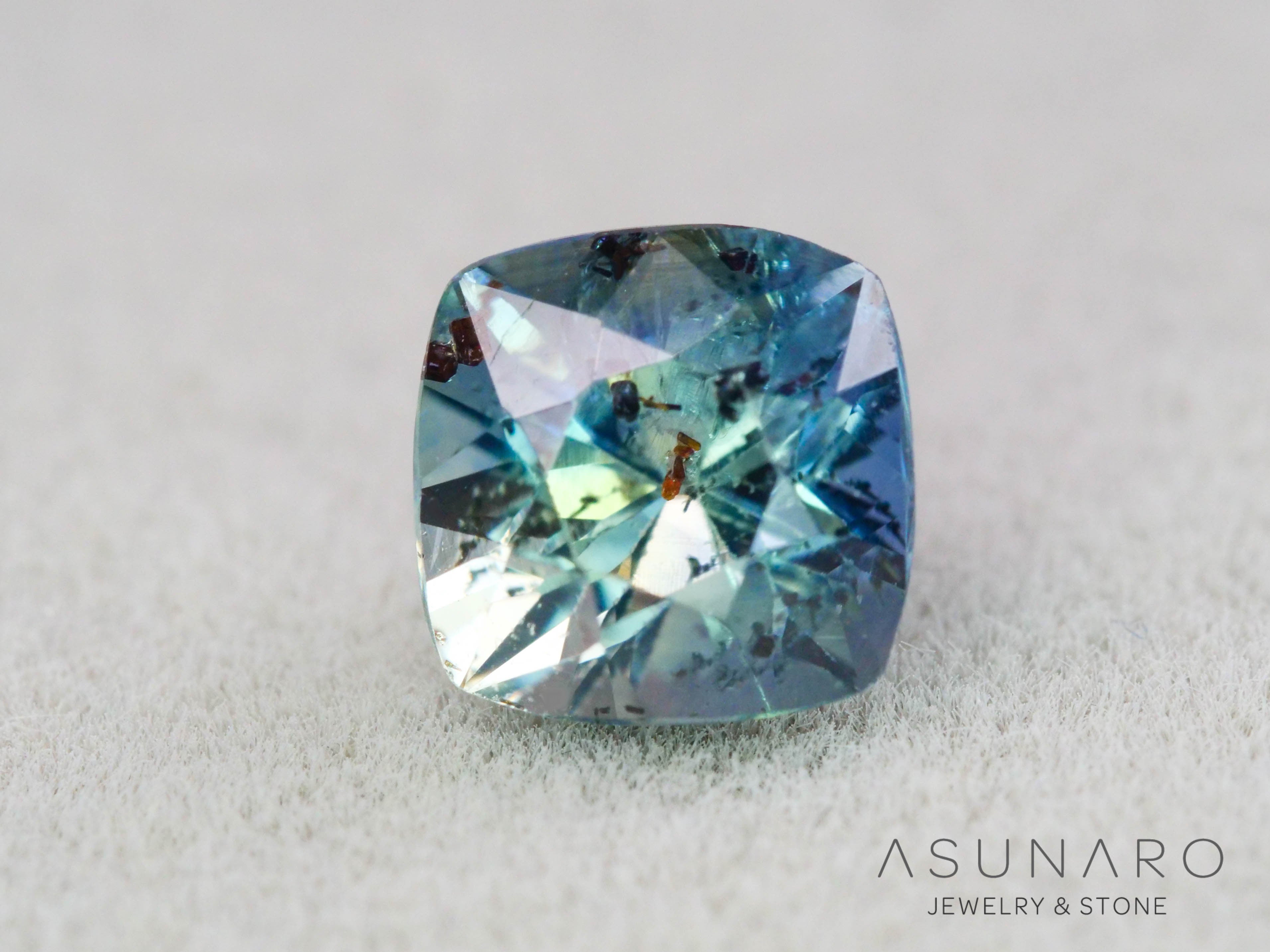 バイカラーサファイア 　クッションカット　スリランカ産　0.78ct　【260319-3263】