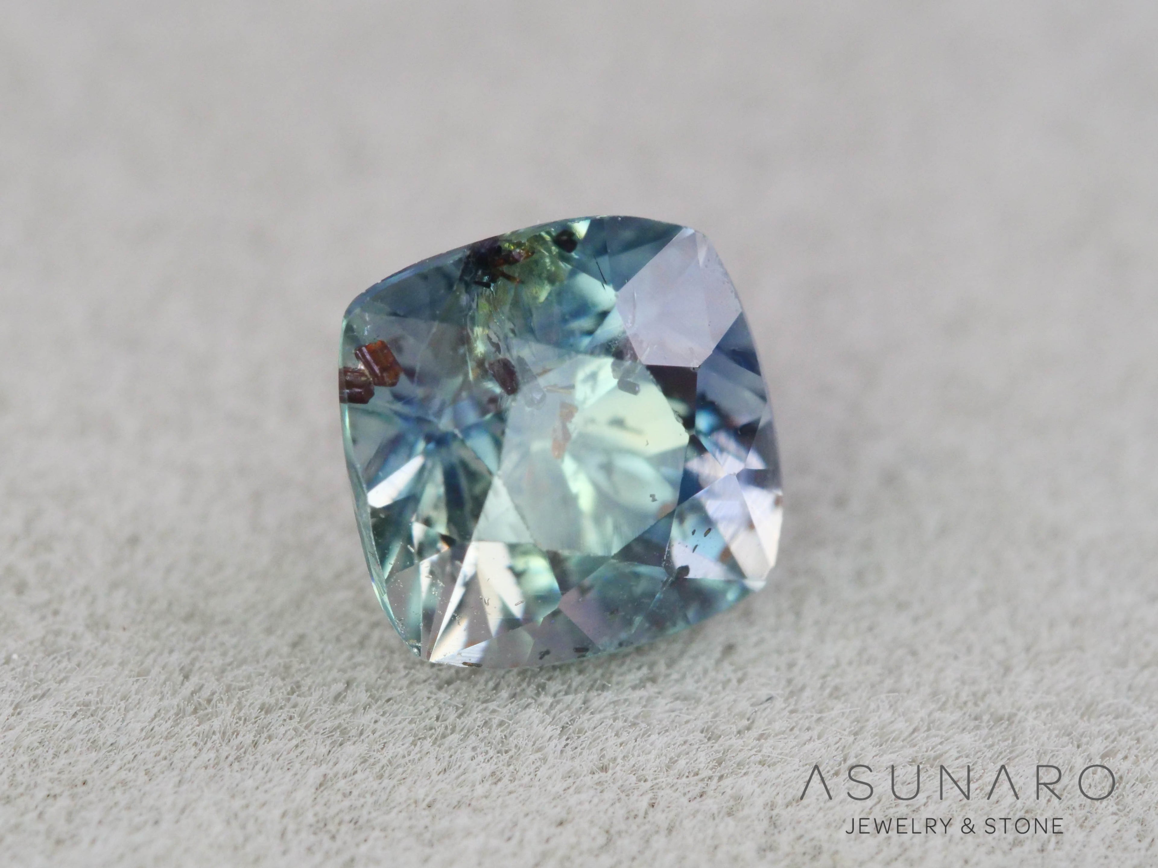 バイカラーサファイア 　クッションカット　スリランカ産　0.78ct　【260319-3263】
