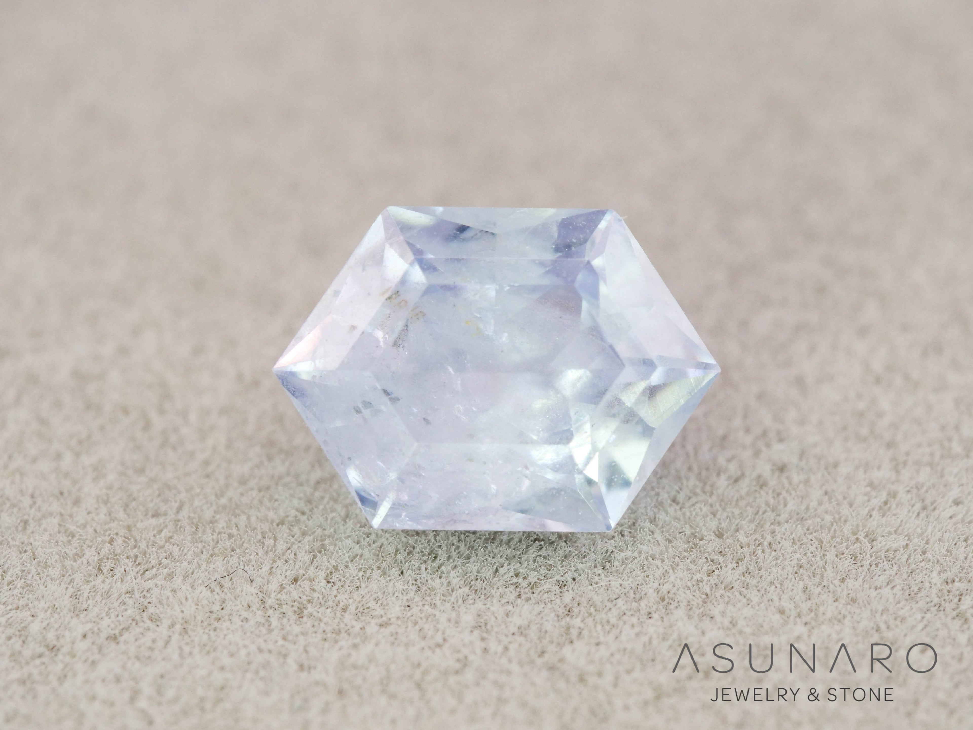 ファンシーカットサファイア　　スリランカ産　0.90ct【260410-3267】