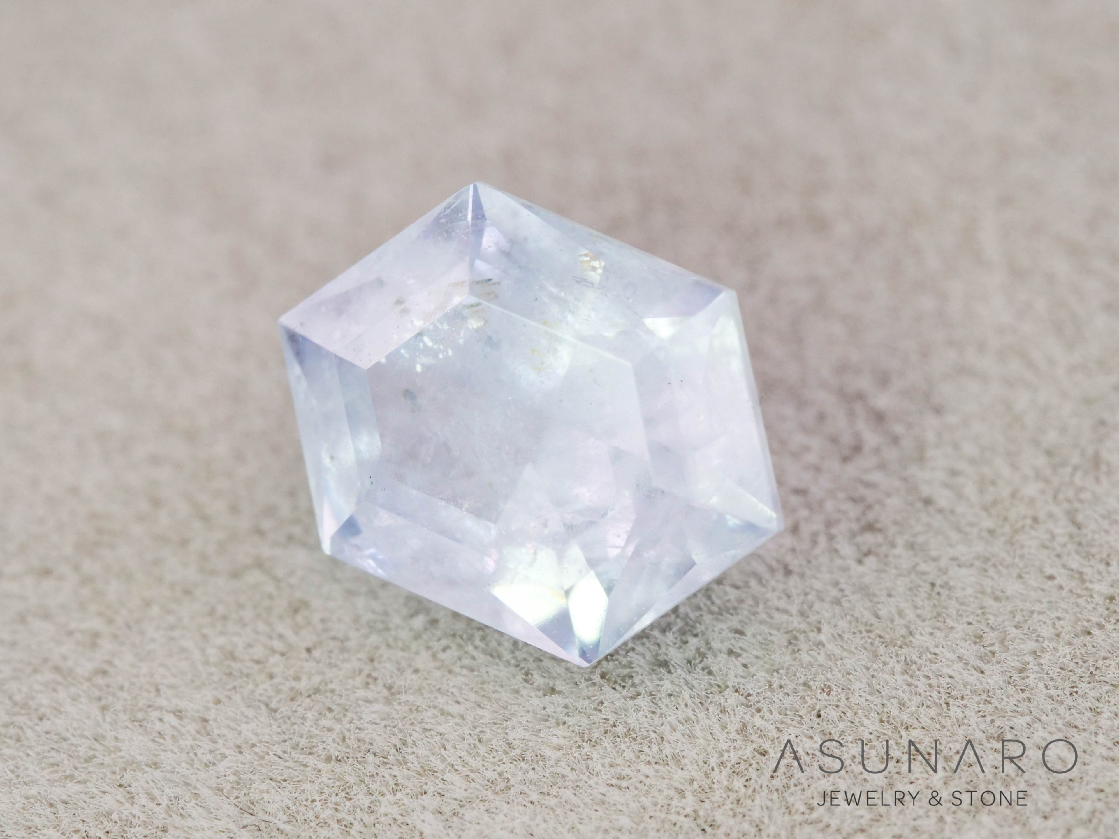 ファンシーカットサファイア　　スリランカ産　0.90ct【260410-3267】