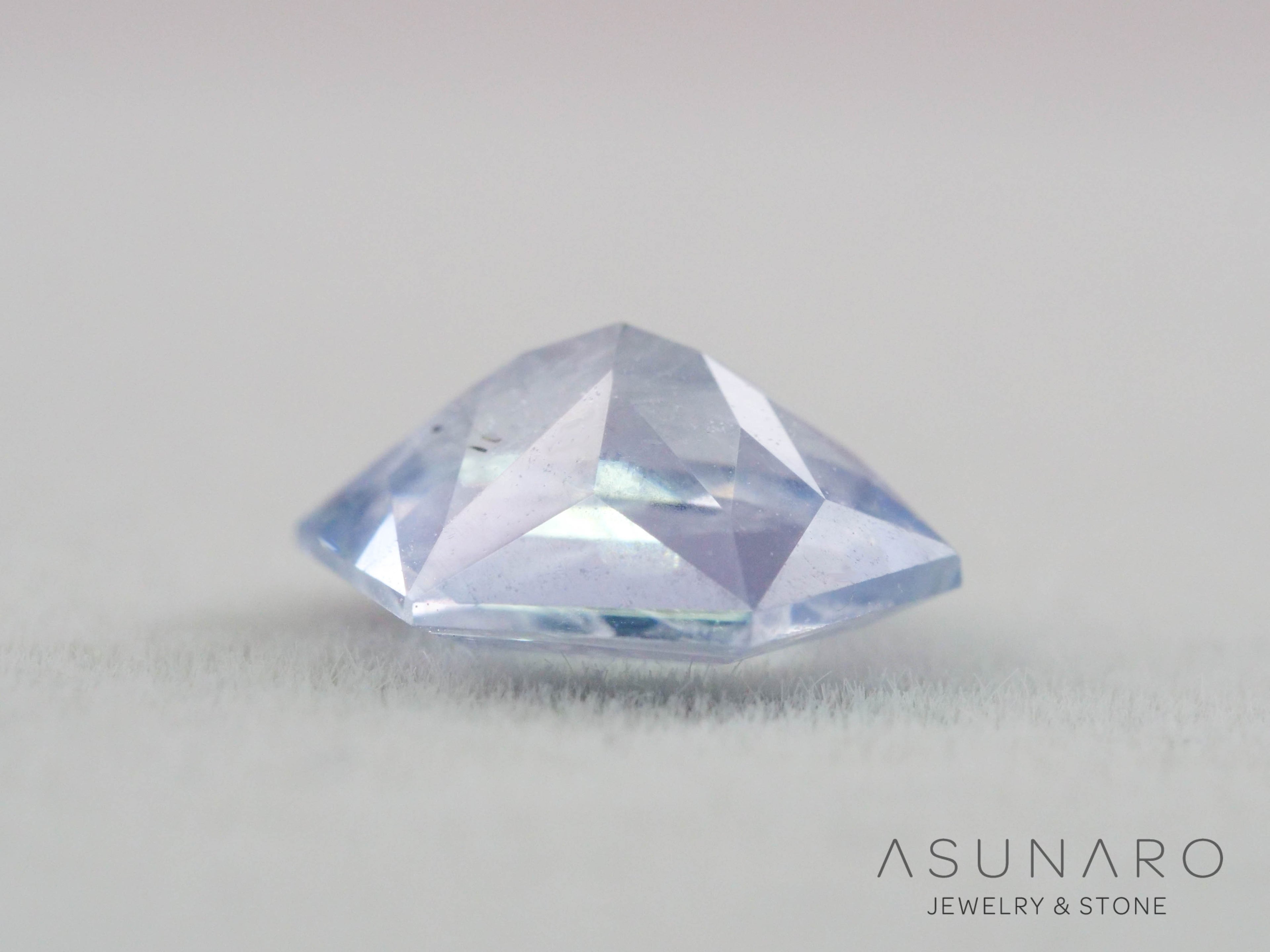 ファンシーカットサファイア　　スリランカ産　0.90ct【260410-3267】