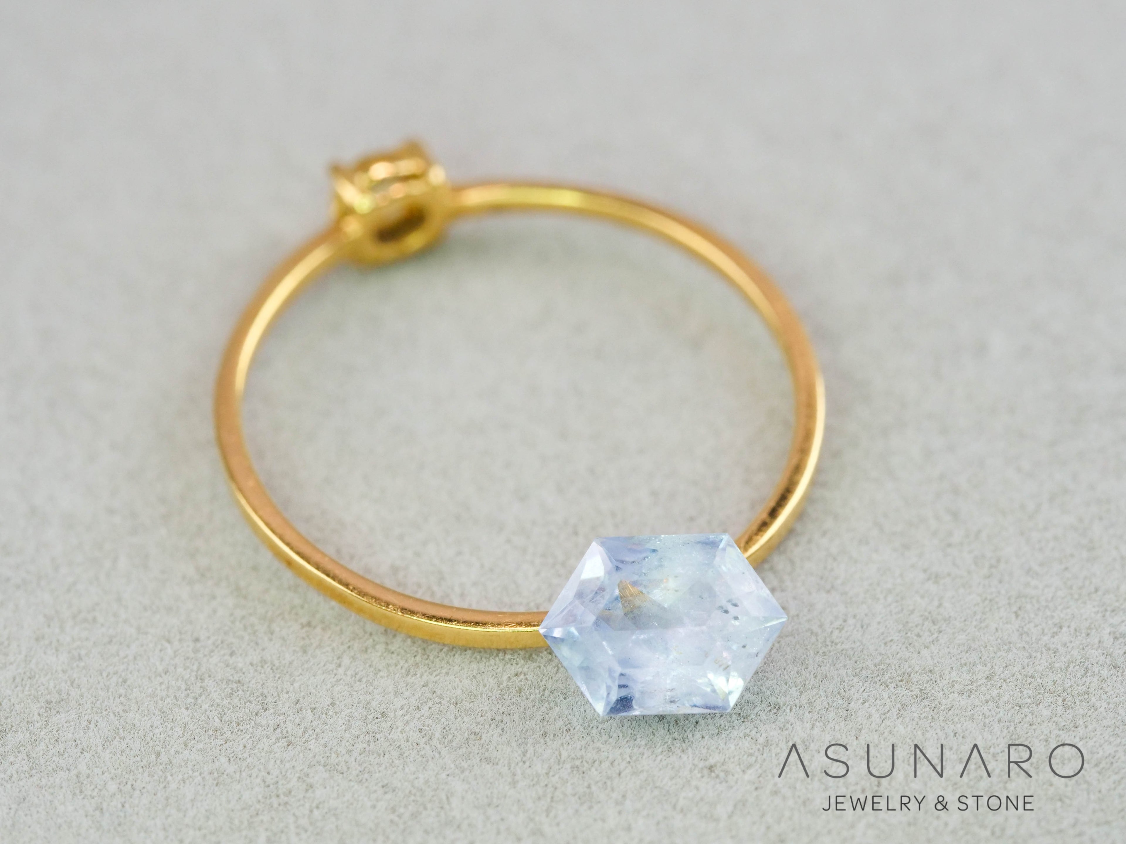 ファンシーカットサファイア　　スリランカ産　0.90ct【260410-3267】