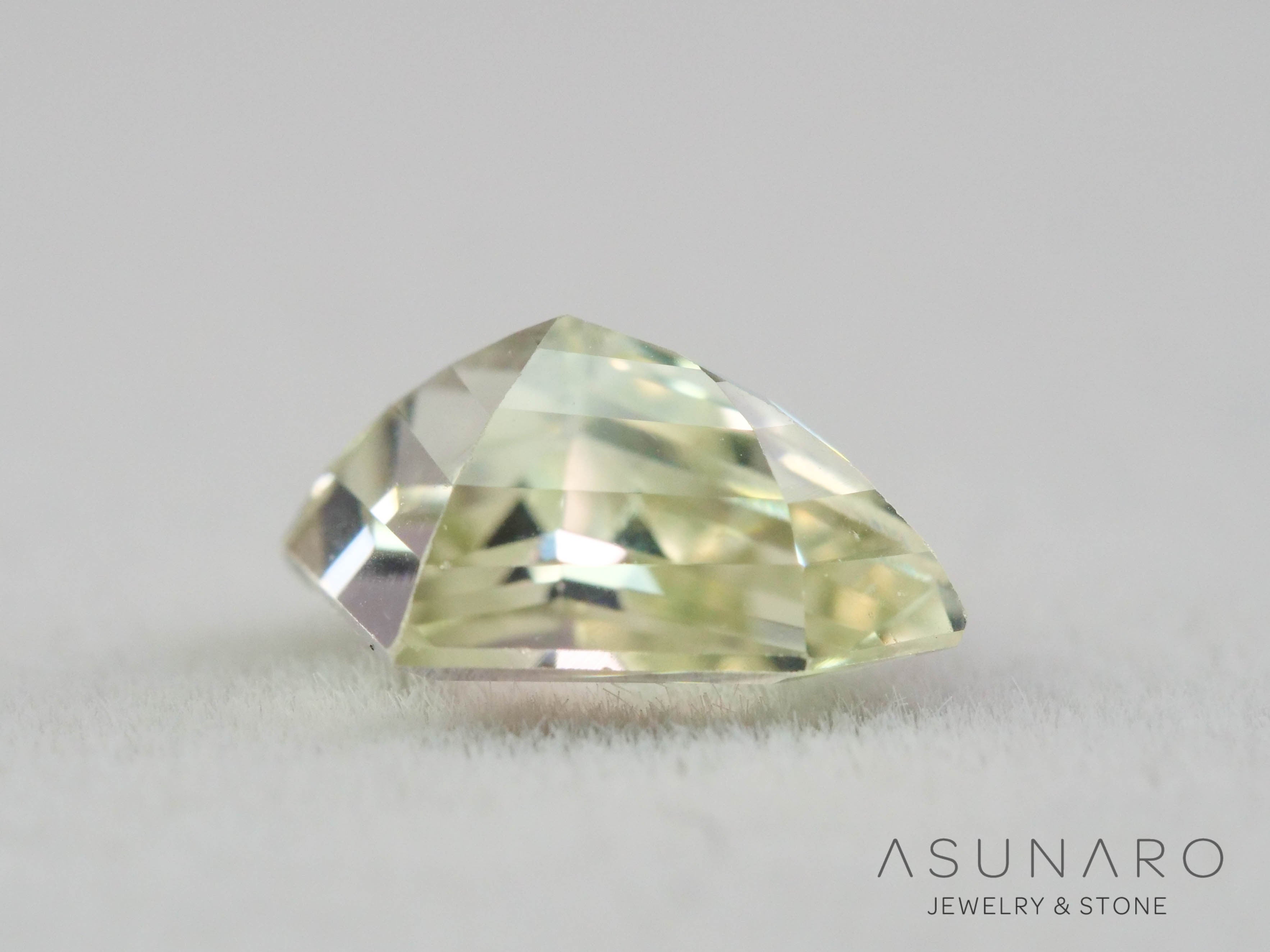 ファンシーカットサファイア　　スリランカ産　0.90ct【260410-3266】