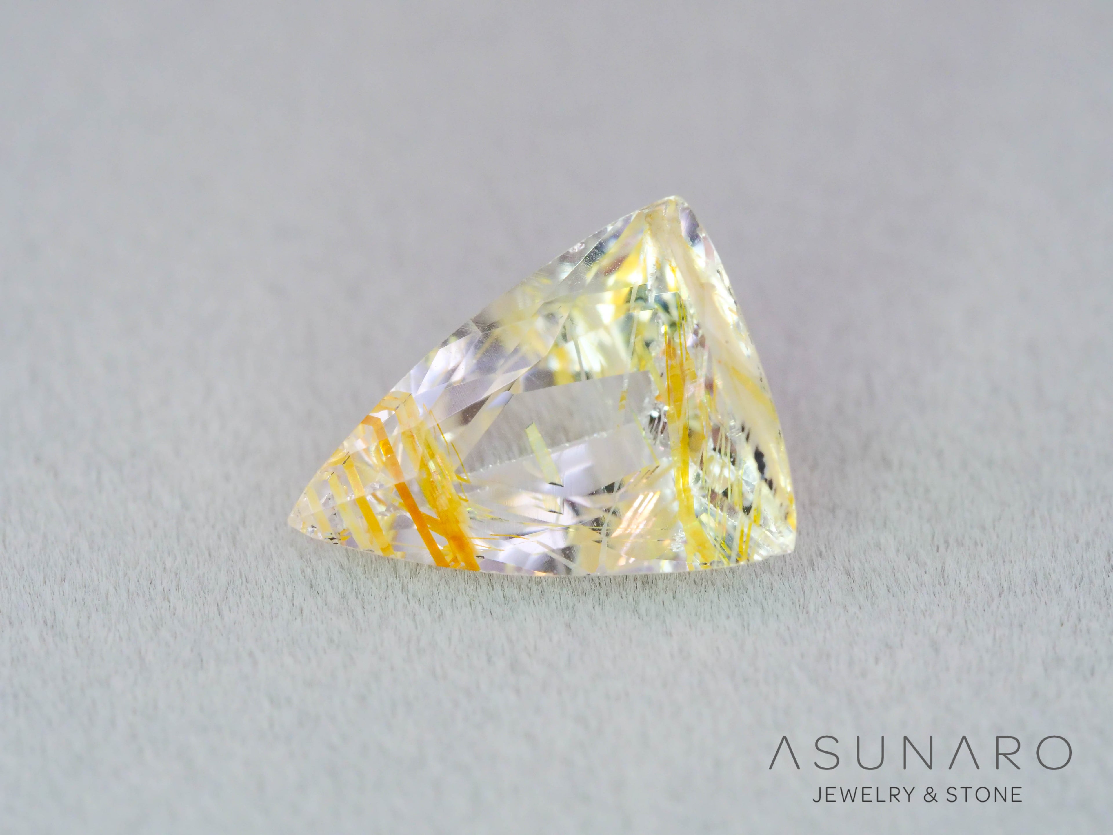 ルチルイントパーズ 　トリリアントカット　ブラジル産　2.60ct　【260407-3324】