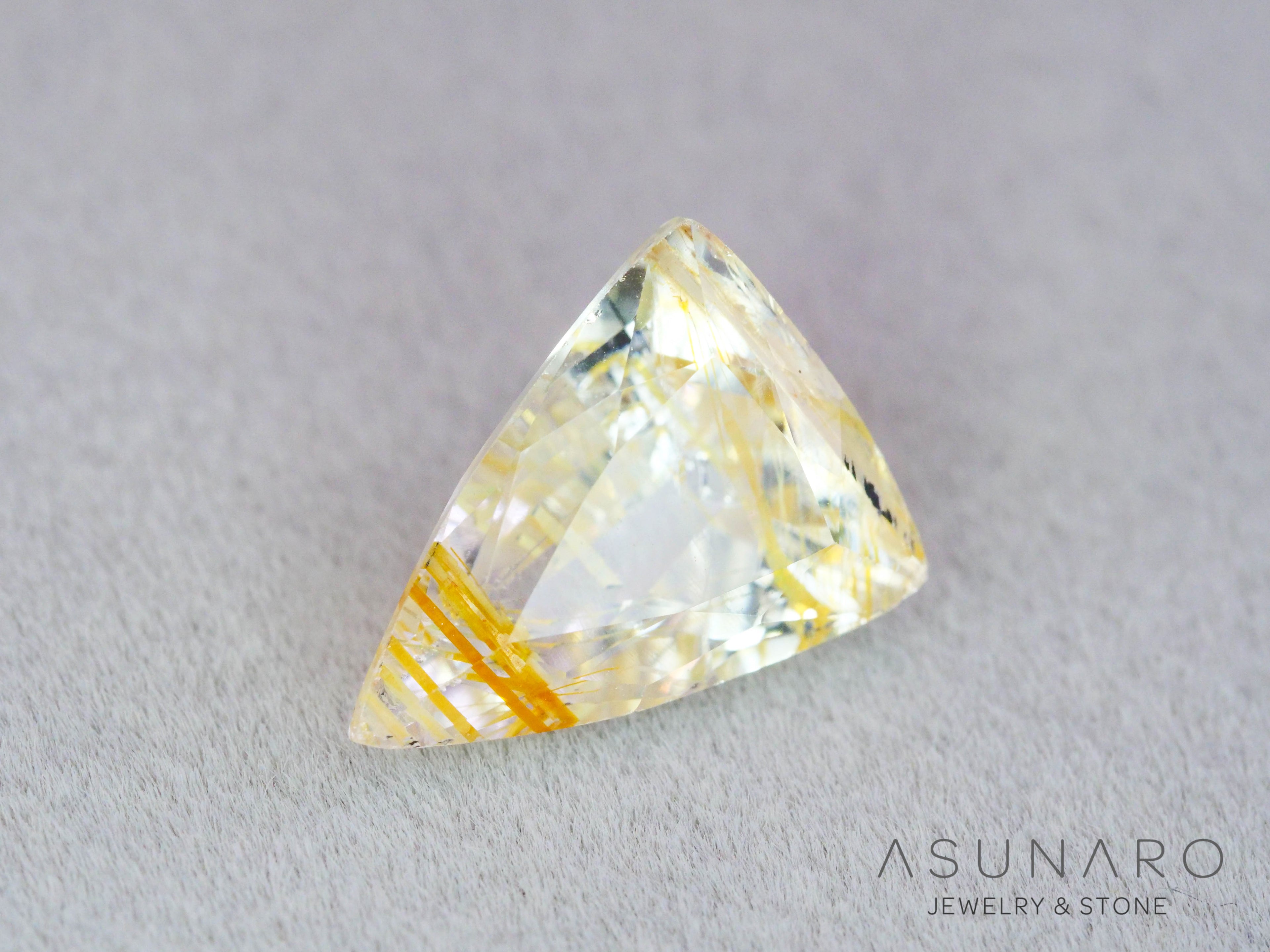 ルチルイントパーズ 　トリリアントカット　ブラジル産　2.60ct　【260407-3324】