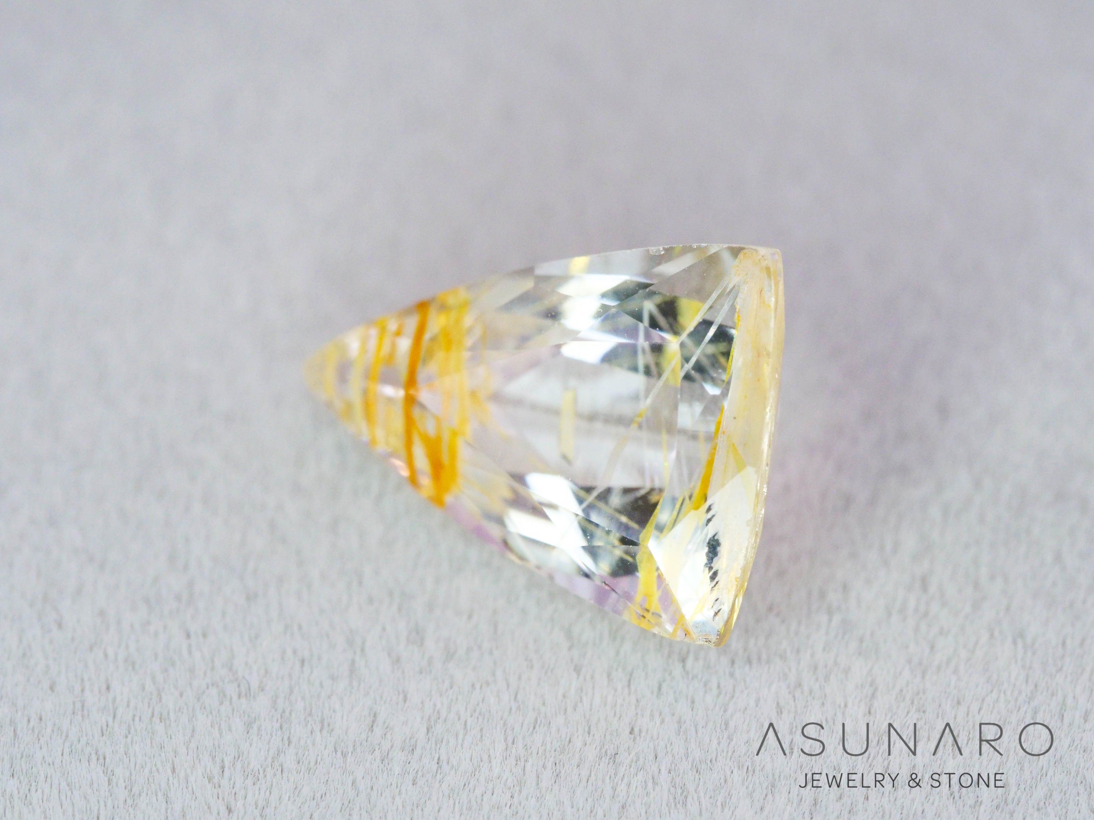 ルチルイントパーズ 　トリリアントカット　ブラジル産　2.60ct　【260407-3324】