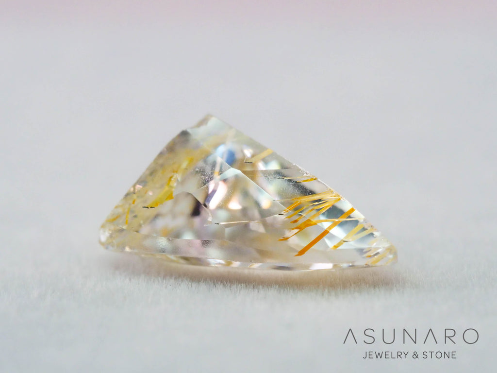 ルチルイントパーズ 　トリリアントカット　ブラジル産　2.60ct　【260407-3324】