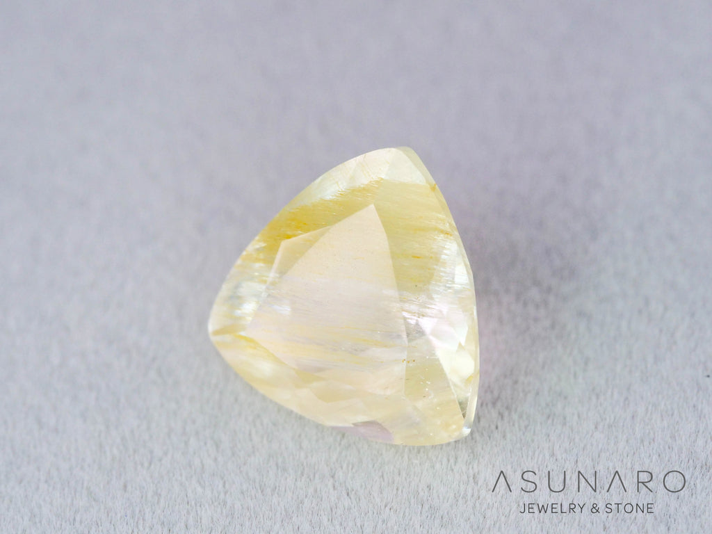 ルチルイントパーズ 　トリリアントカット　ブラジル産　3.40ct　【260407-3325】