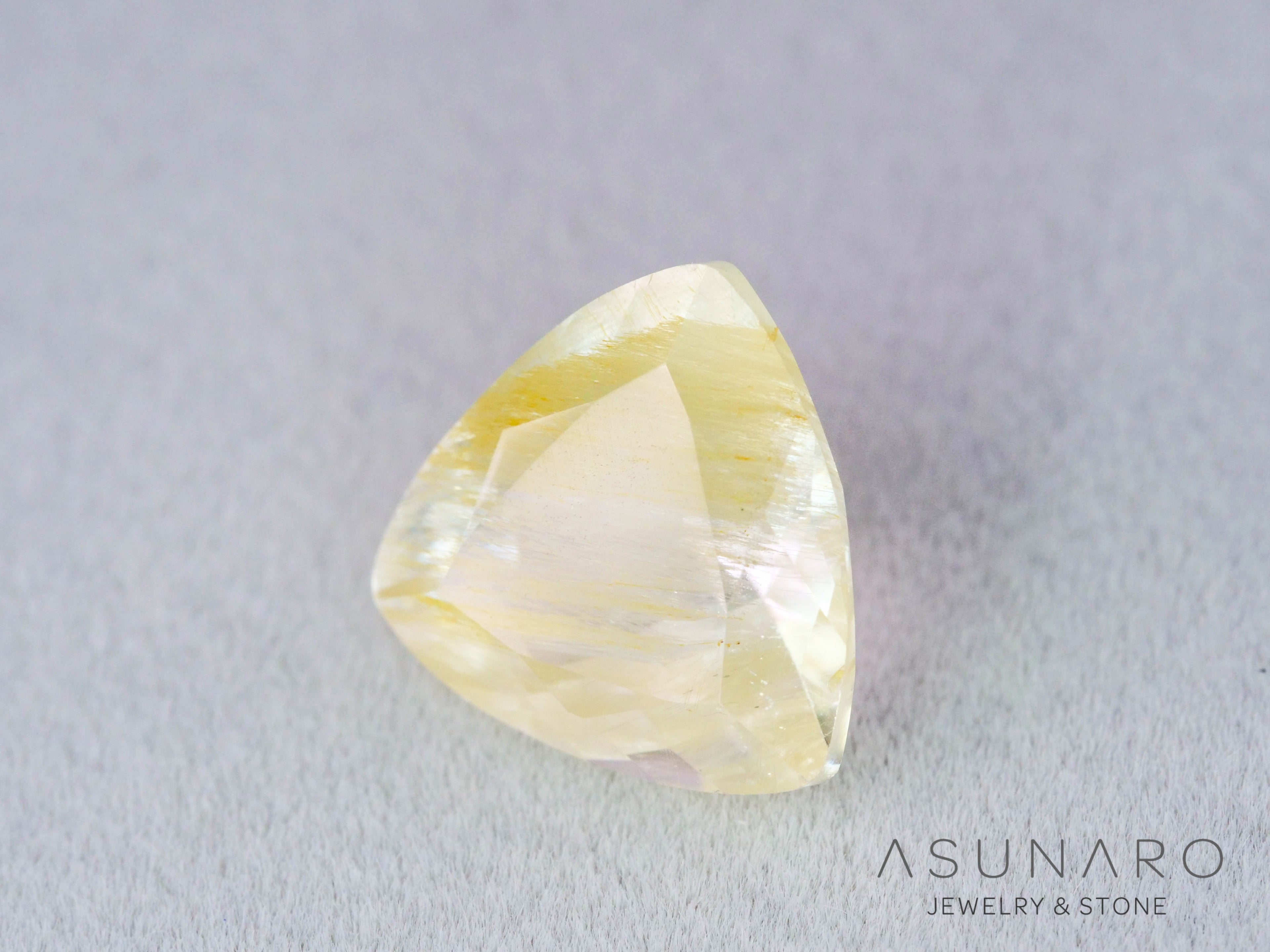 ルチルイントパーズ 　トリリアントカット　ブラジル産　3.40ct　【260407-3325】