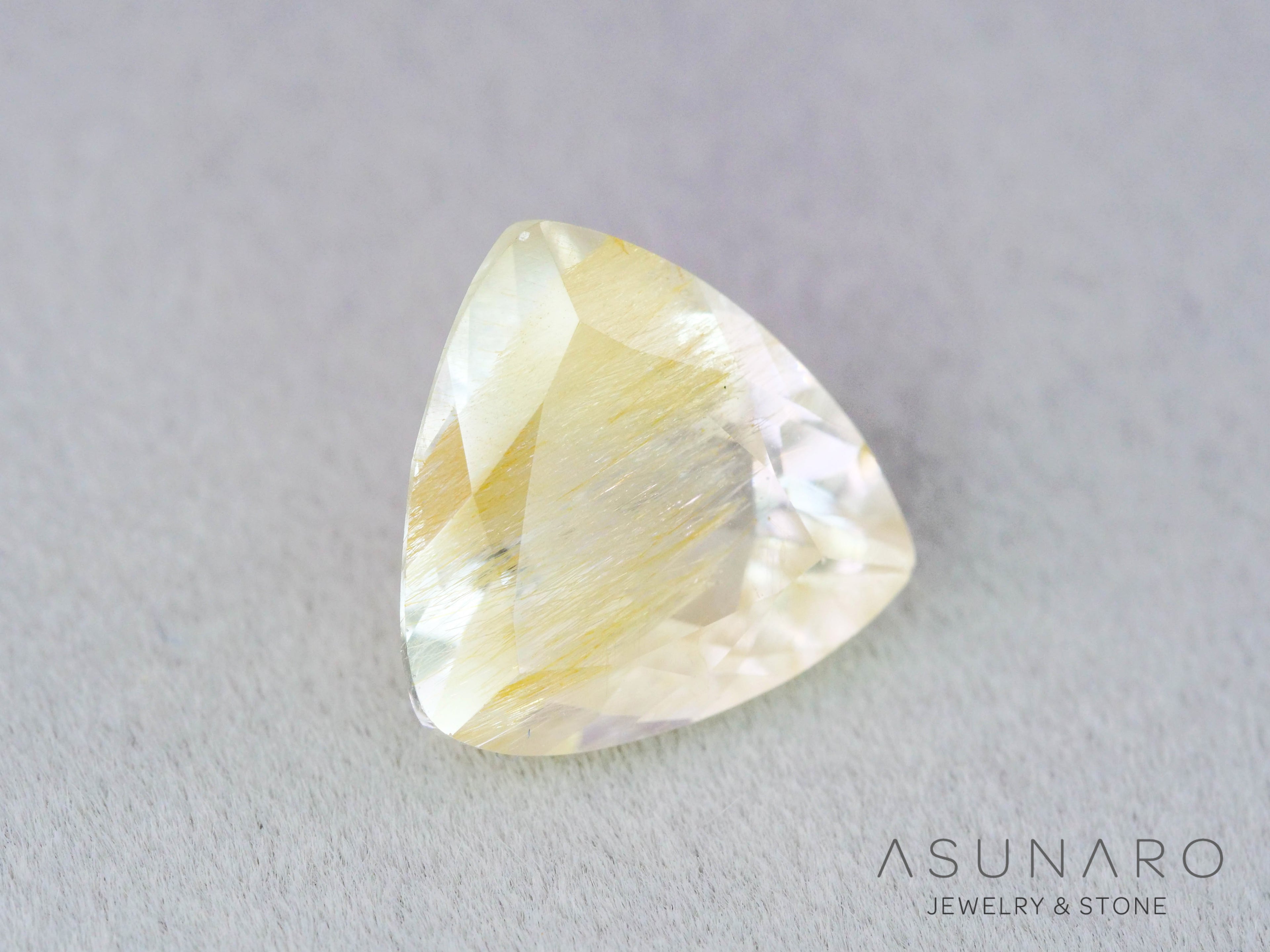 ルチルイントパーズ 　トリリアントカット　ブラジル産　3.40ct　【260407-3325】