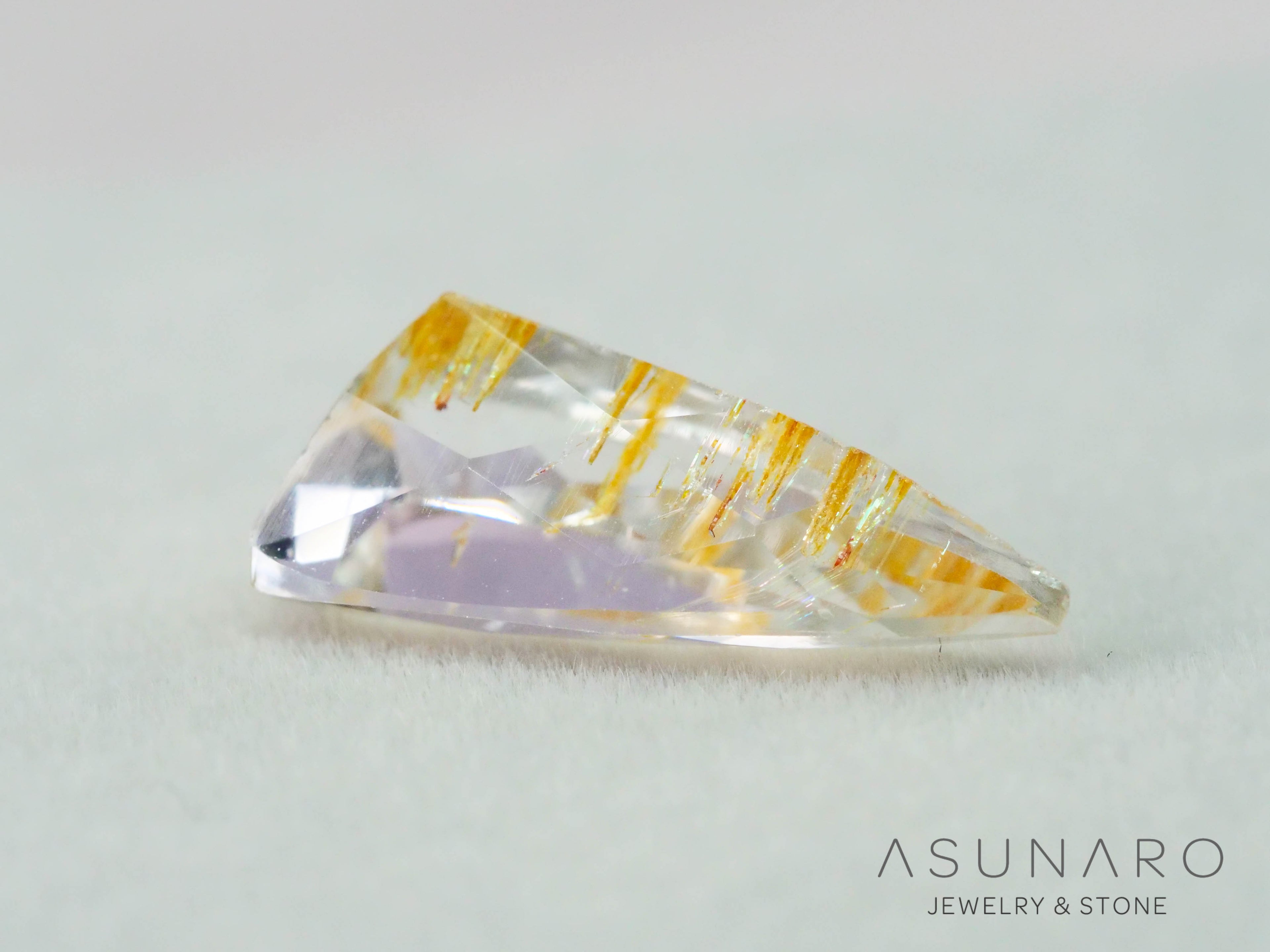 ルチルイントパーズ 　トリリアントカット　ブラジル産　3.73ct　【260407-3326】