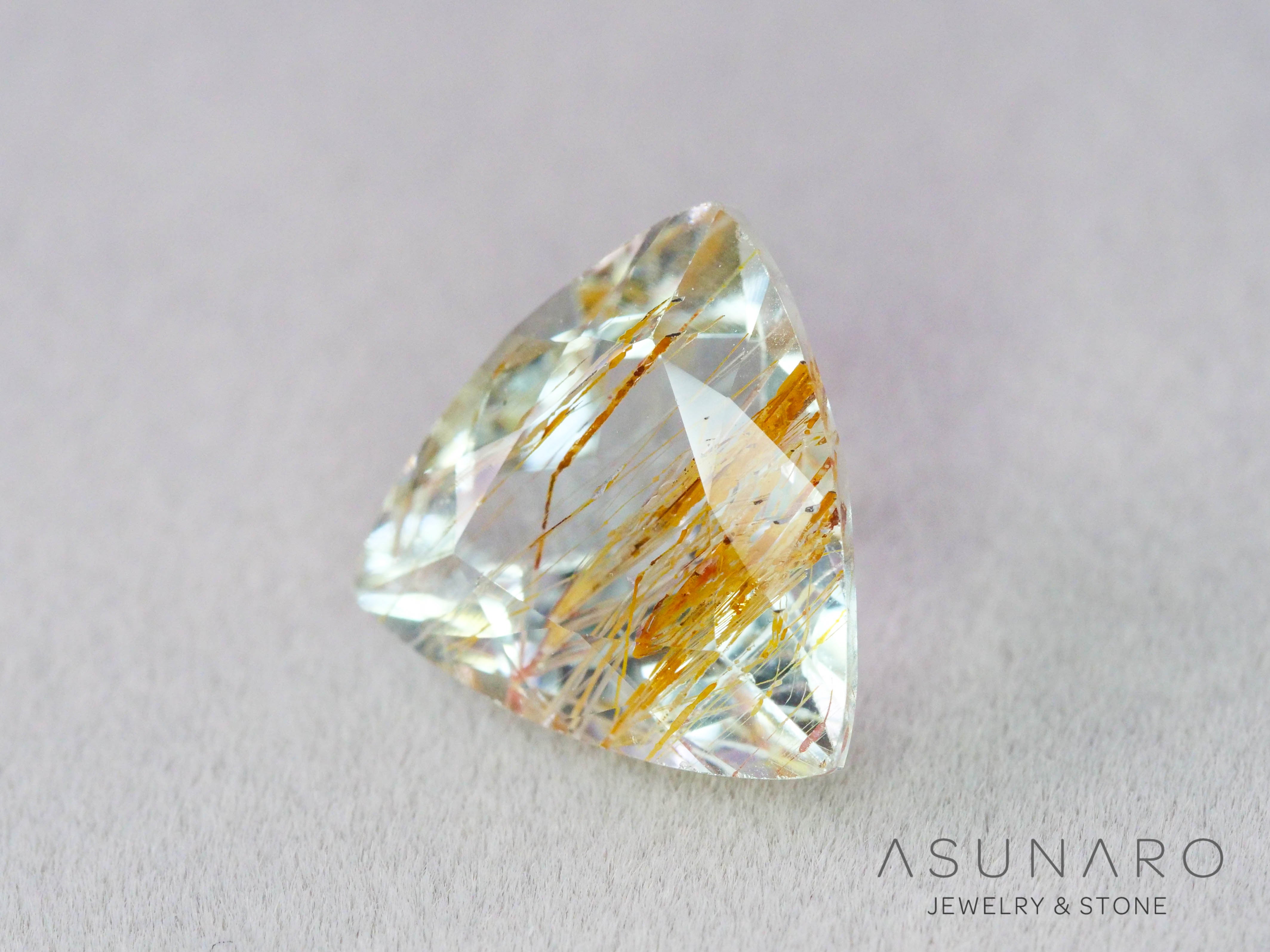 ルチルイントパーズ トリリアントカット ブラジル産 4.10ct 【260407