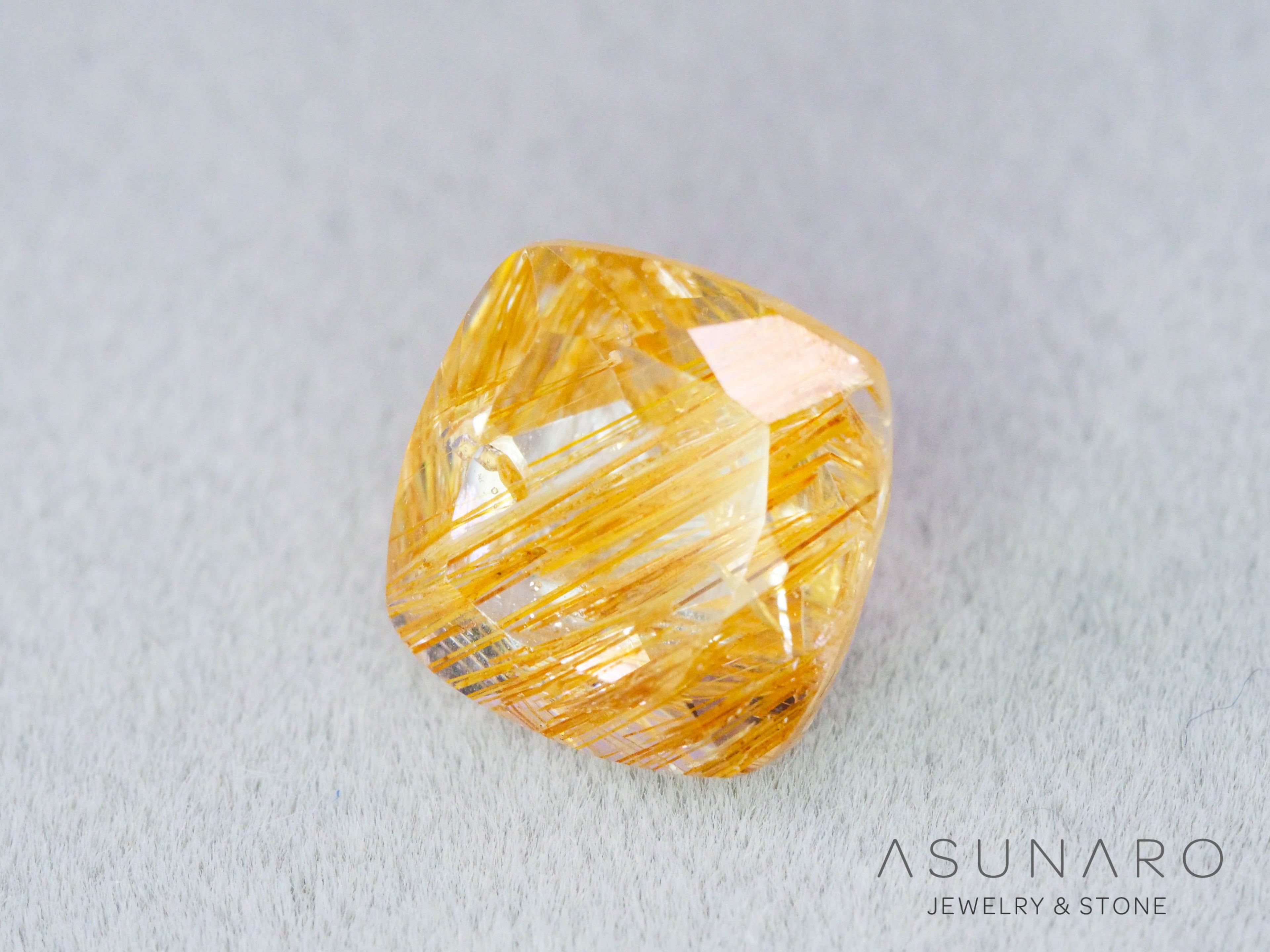ルチルイントパーズ 　クッションカット　ブラジル産　2.67ct　【260407-3329】