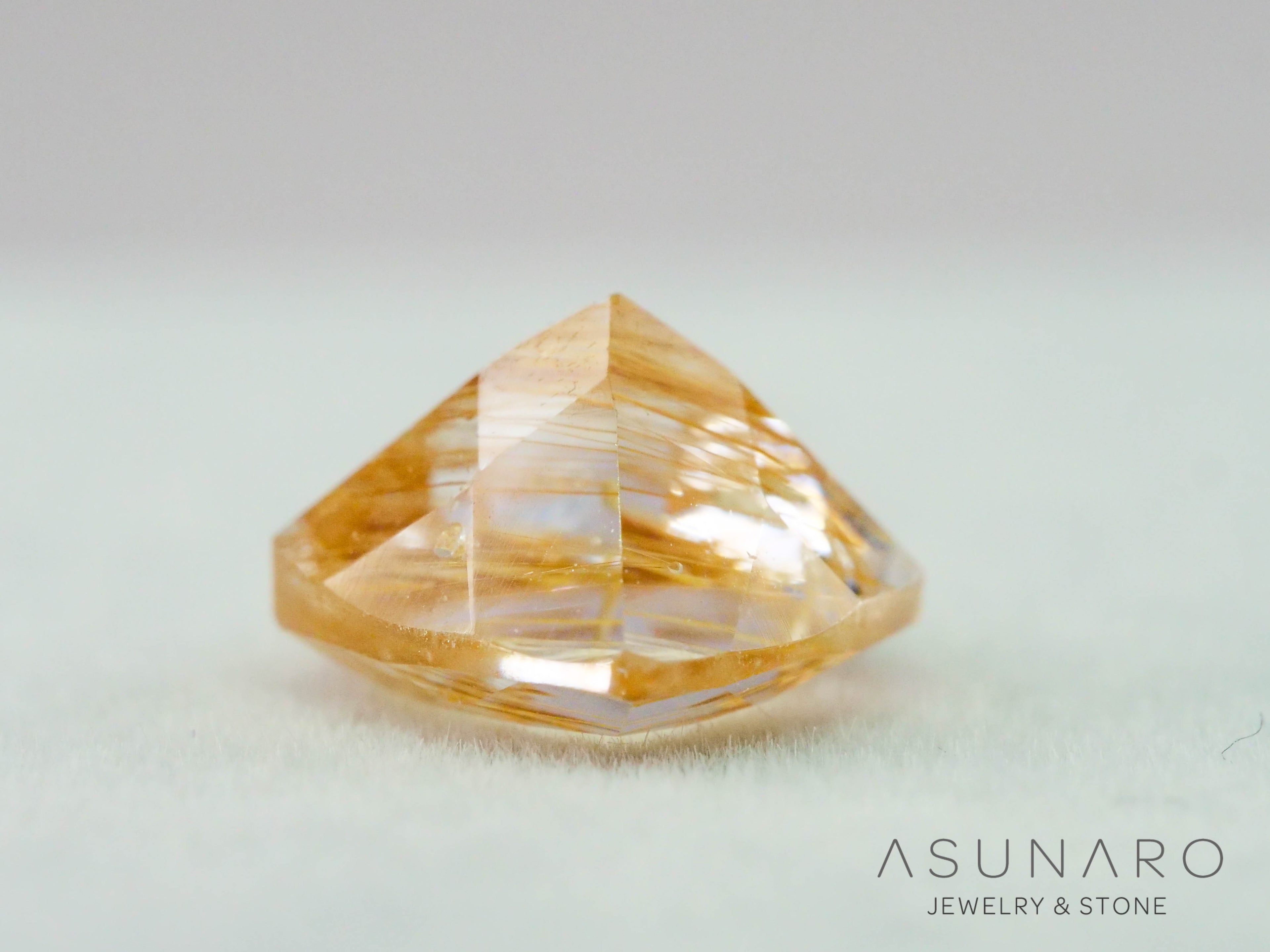 ルチルイントパーズ 　クッションカット　ブラジル産　2.67ct　【260407-3329】