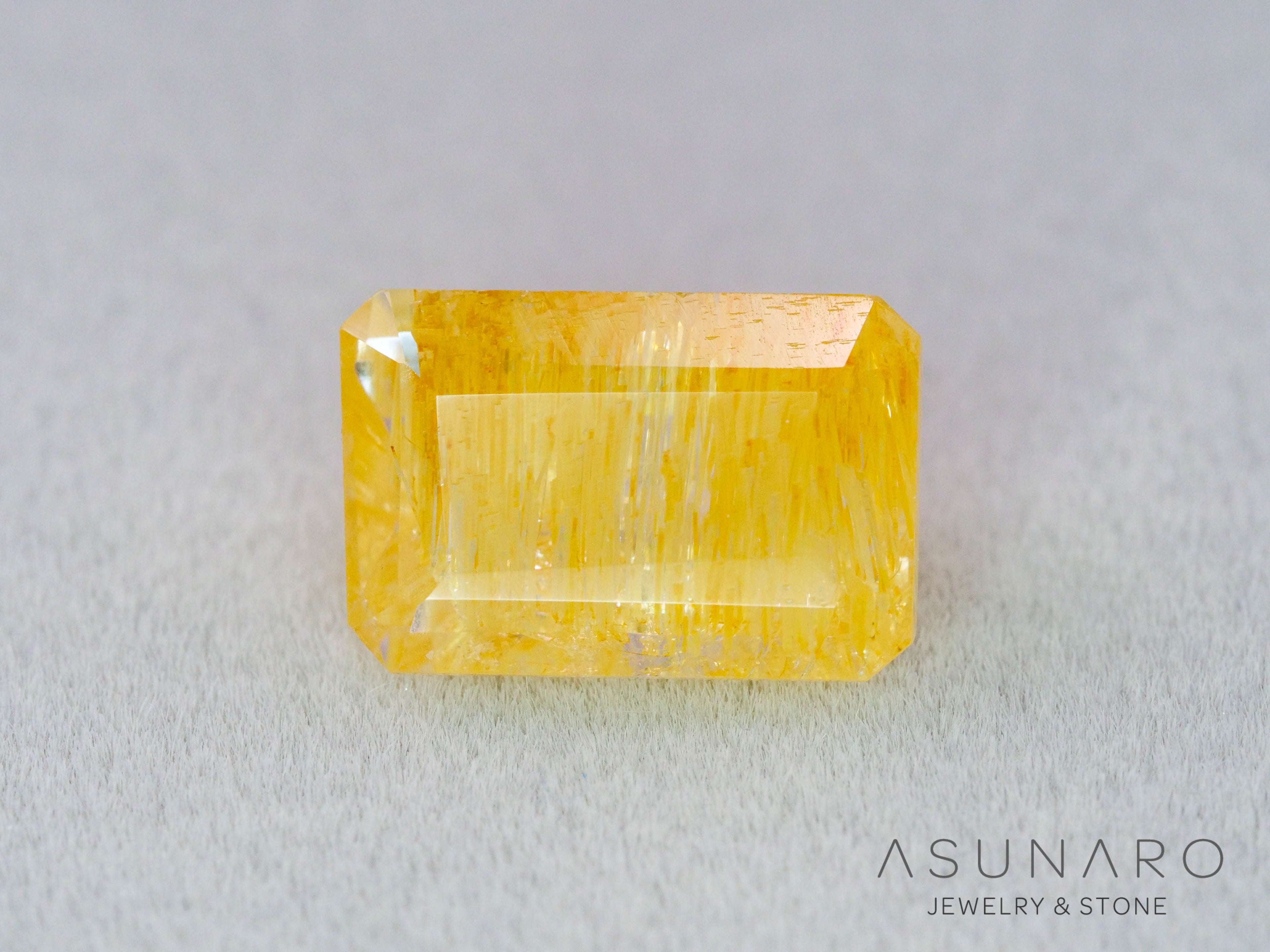 ルチルイントパーズ 　エメラルドカット　ブラジル産　2.70ct　【260407-3332】