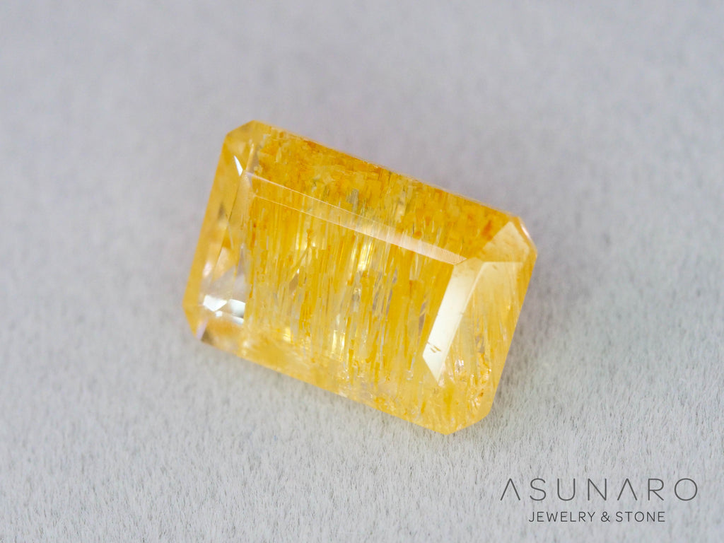ルチルイントパーズ 　エメラルドカット　ブラジル産　2.70ct　【260407-3332】