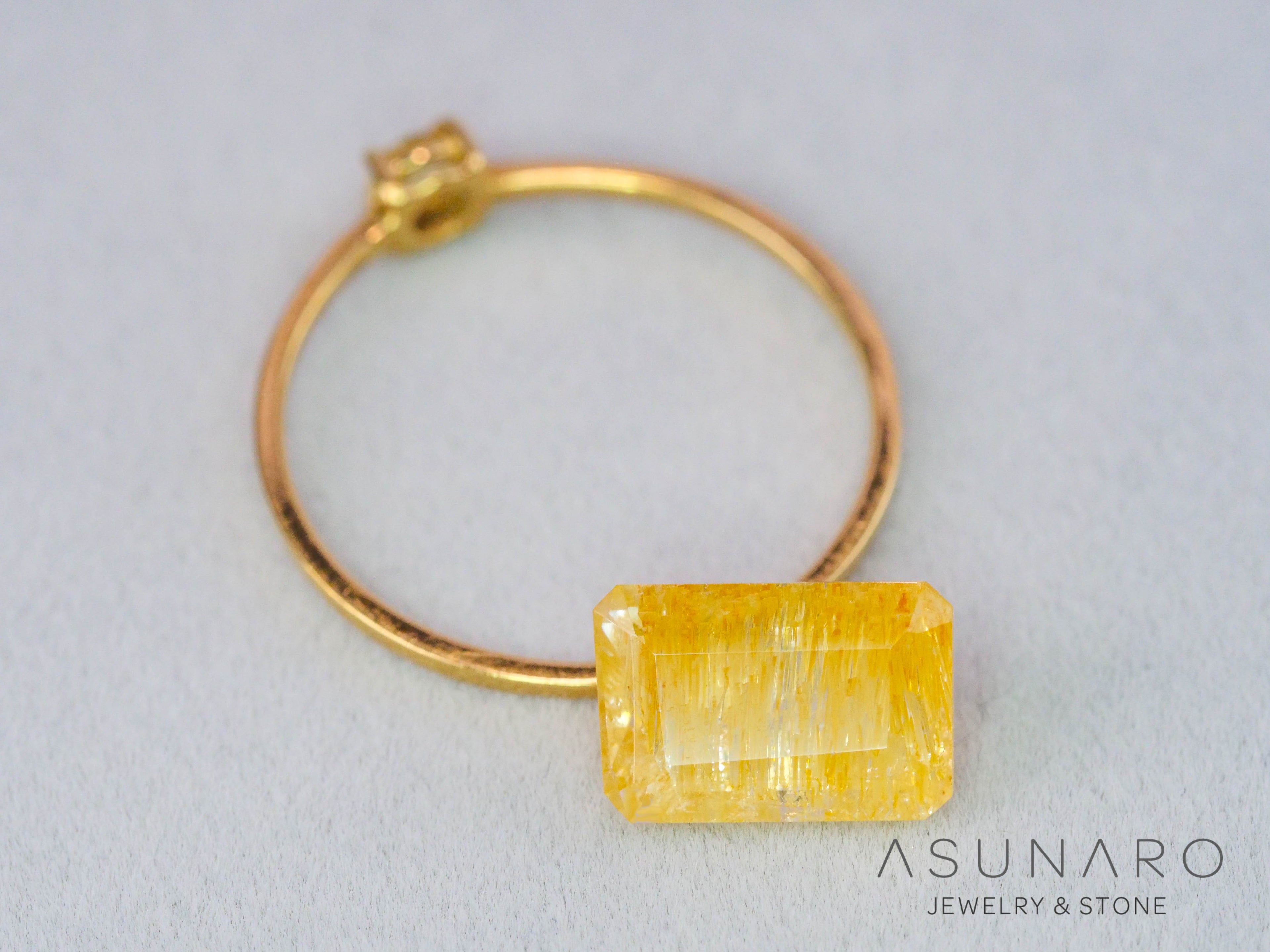 ルチルイントパーズ 　エメラルドカット　ブラジル産　2.70ct　【260407-3332】