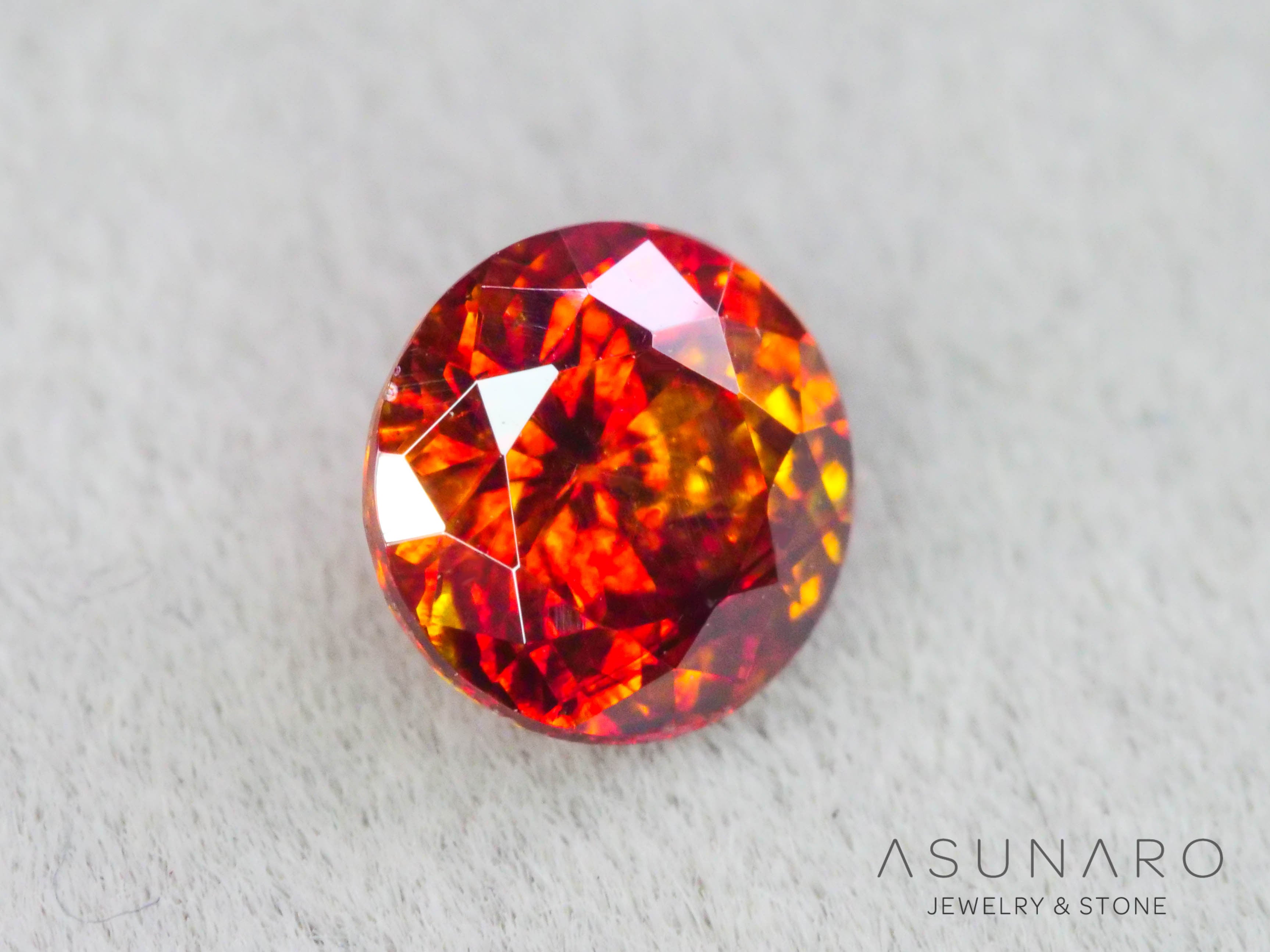 バイカラースファレライト ラウンドカット スペイン産 　0.49ct【260407-3292】