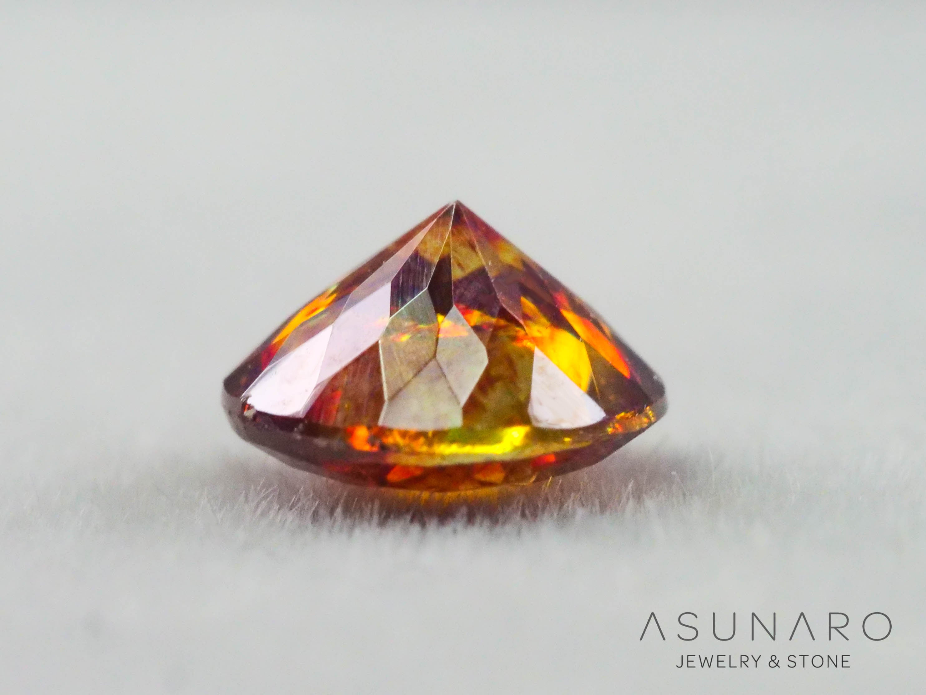 バイカラースファレライト ラウンドカット スペイン産 　0.49ct【260407-3292】