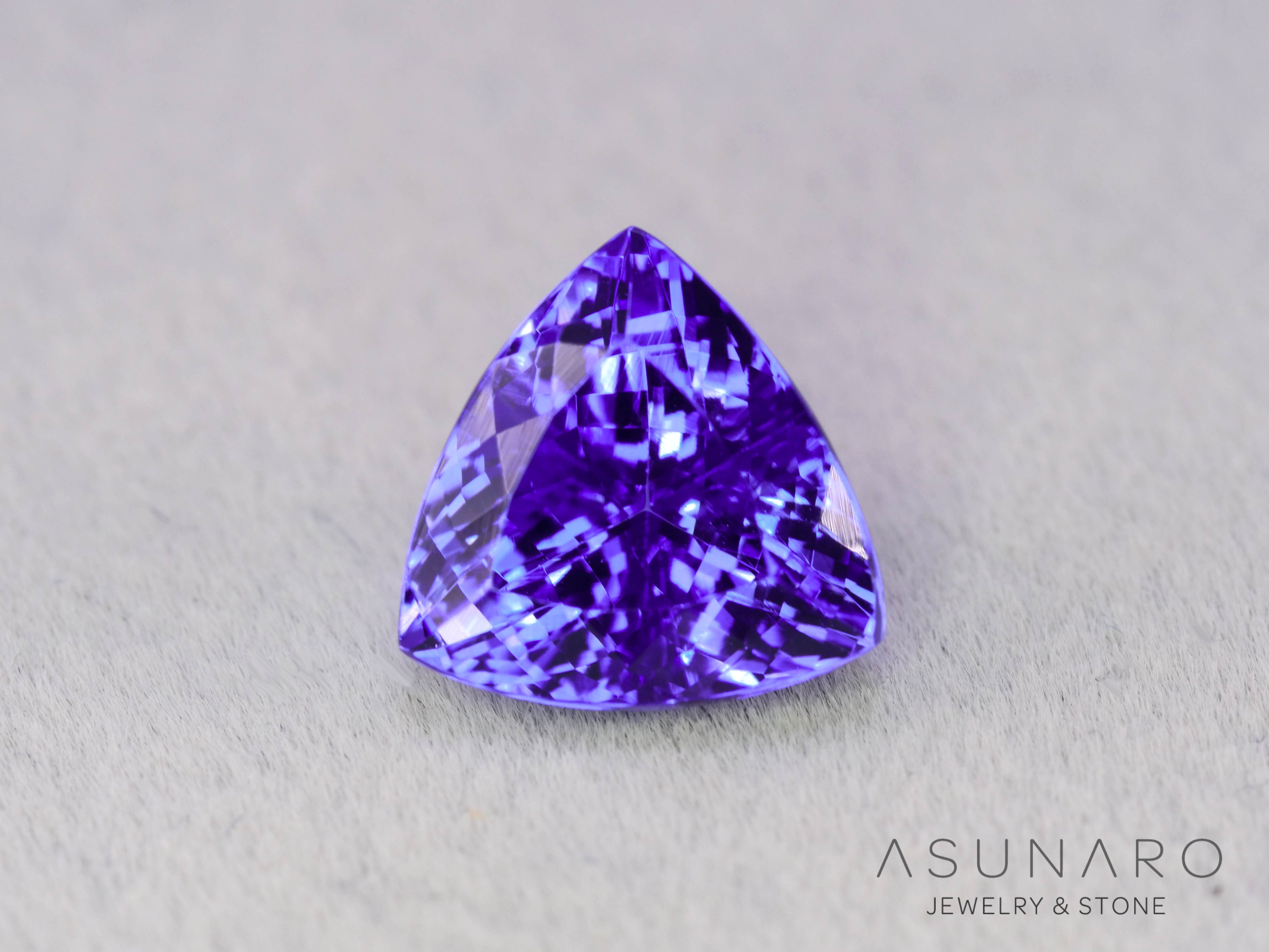 タンザナイト　トリリアントカット　タンザニア産　3.30ct　日独【260703-3370】