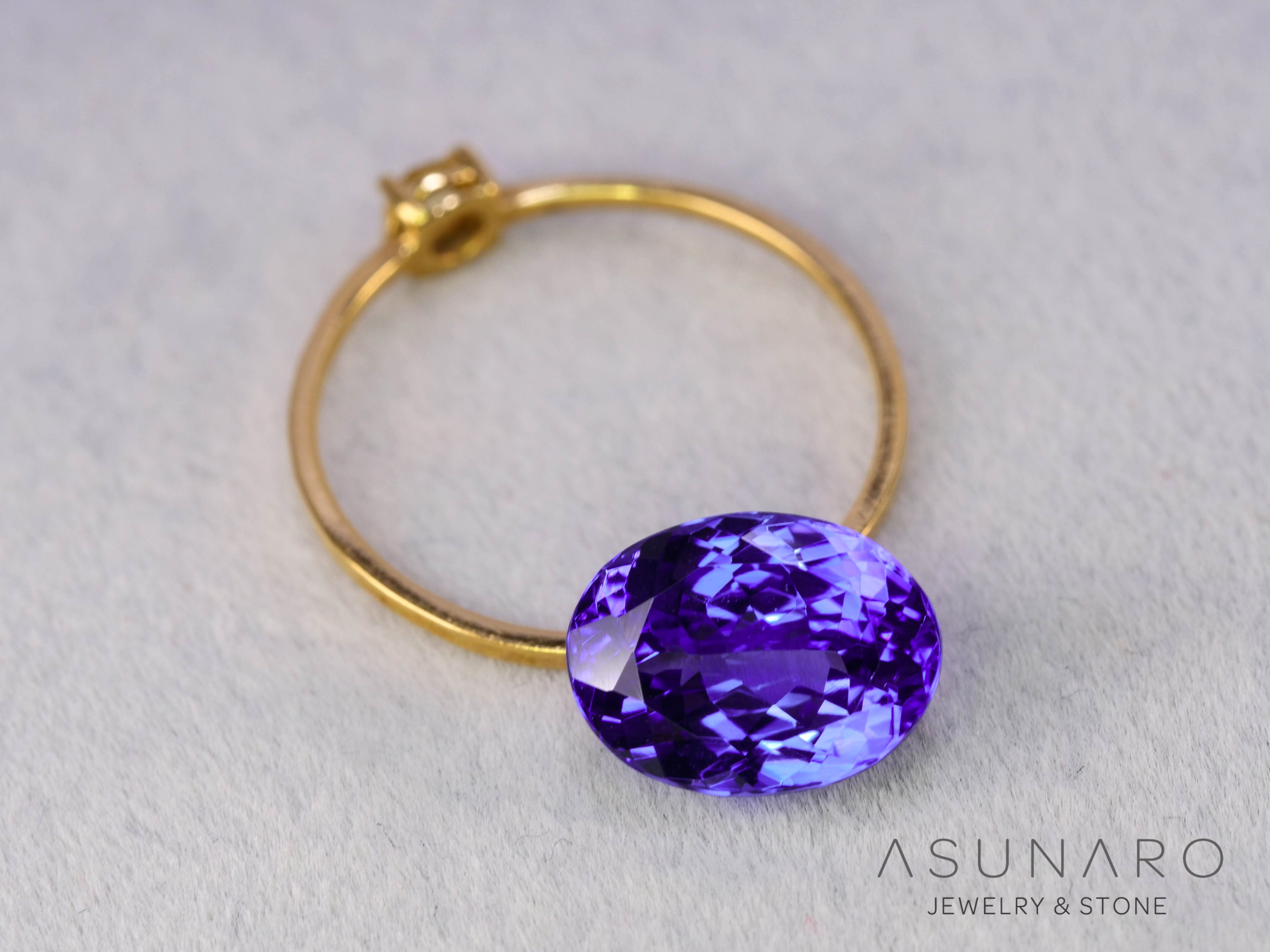 タンザナイト　オーバルカット　タンザニア産　3.75ct　日独【260703-3371】