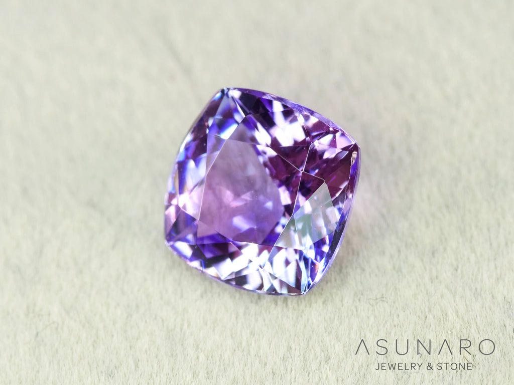 ピンクゾイサイト　クッションカット　タンザニア産　2.46ct【260703-3372】