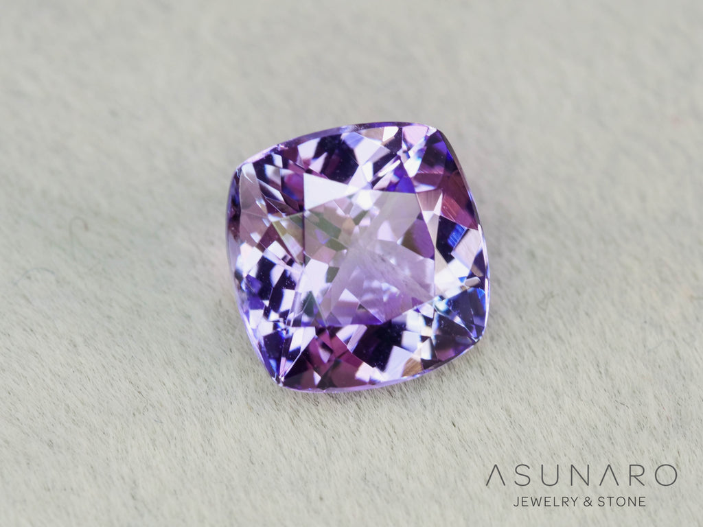 ピンクゾイサイト　クッションカット　タンザニア産　2.46ct【260703-3372】