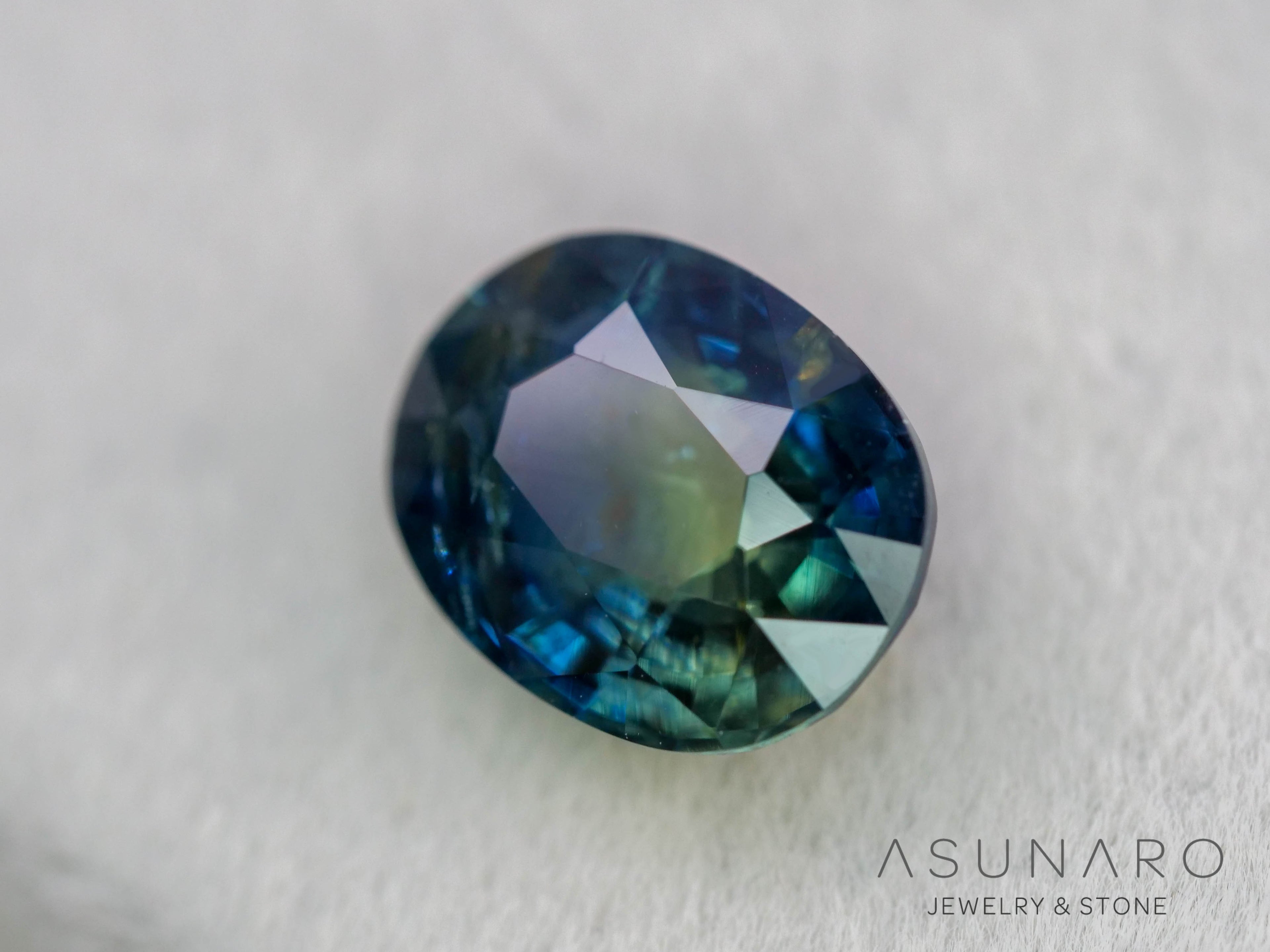 バイカラーサファイア　オーバルカット　スリランカ産　3.34ct【260703-3361】