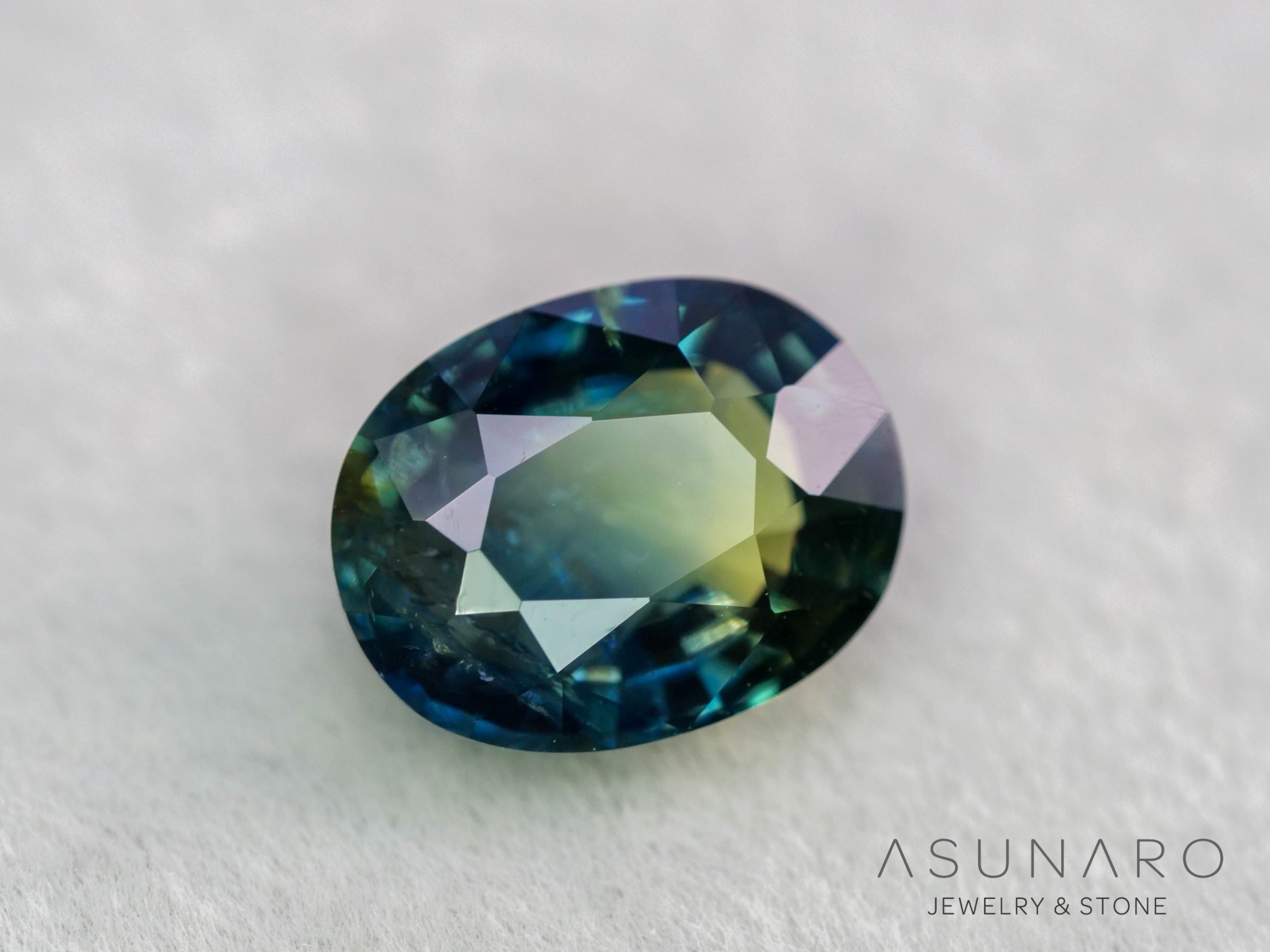 バイカラーサファイア　オーバルカット　スリランカ産　3.34ct【260703-3361】