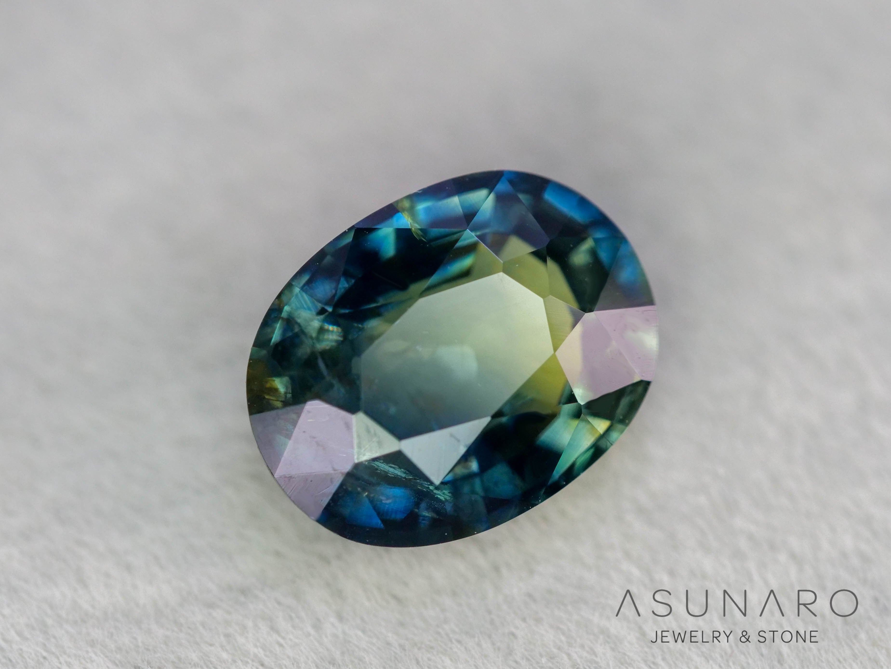 バイカラーサファイア　オーバルカット　スリランカ産　3.34ct【260703-3361】