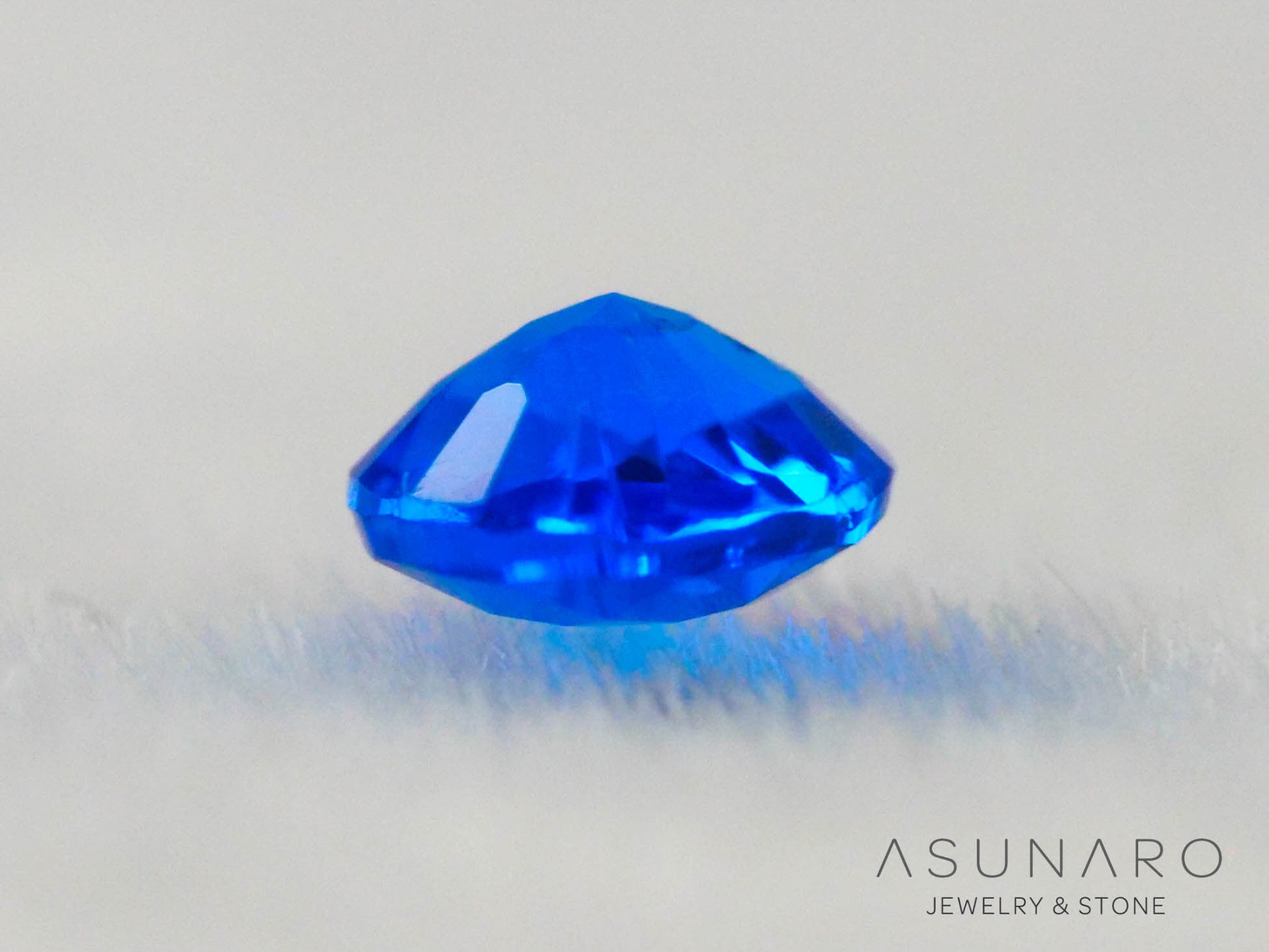 アウイナイト　ラウンドカット　ドイツ産 　0.06ct【260717-3308】