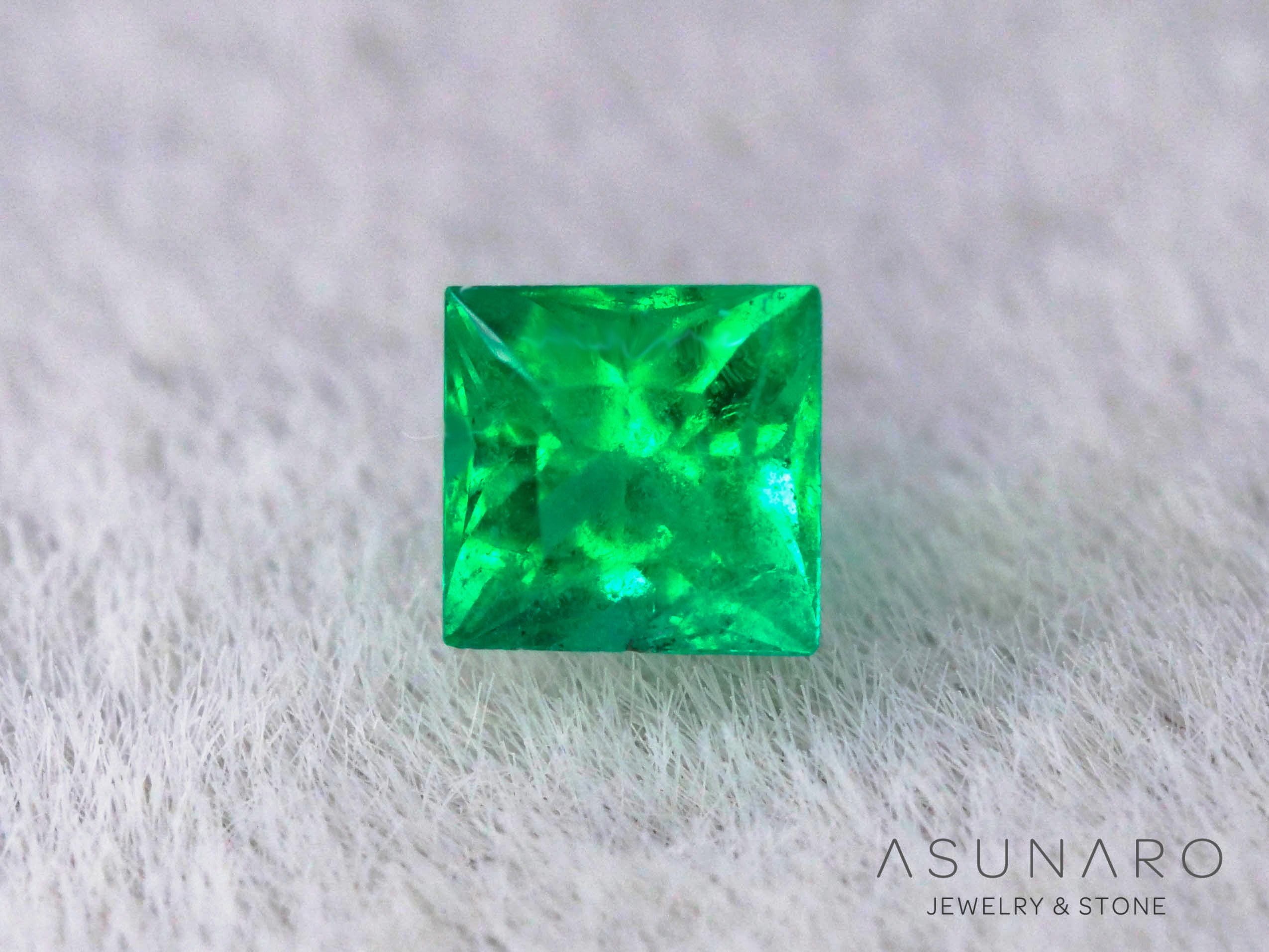 エメラルド　コロンビア産　プリンセスカット　0.07ct【240717-3388】