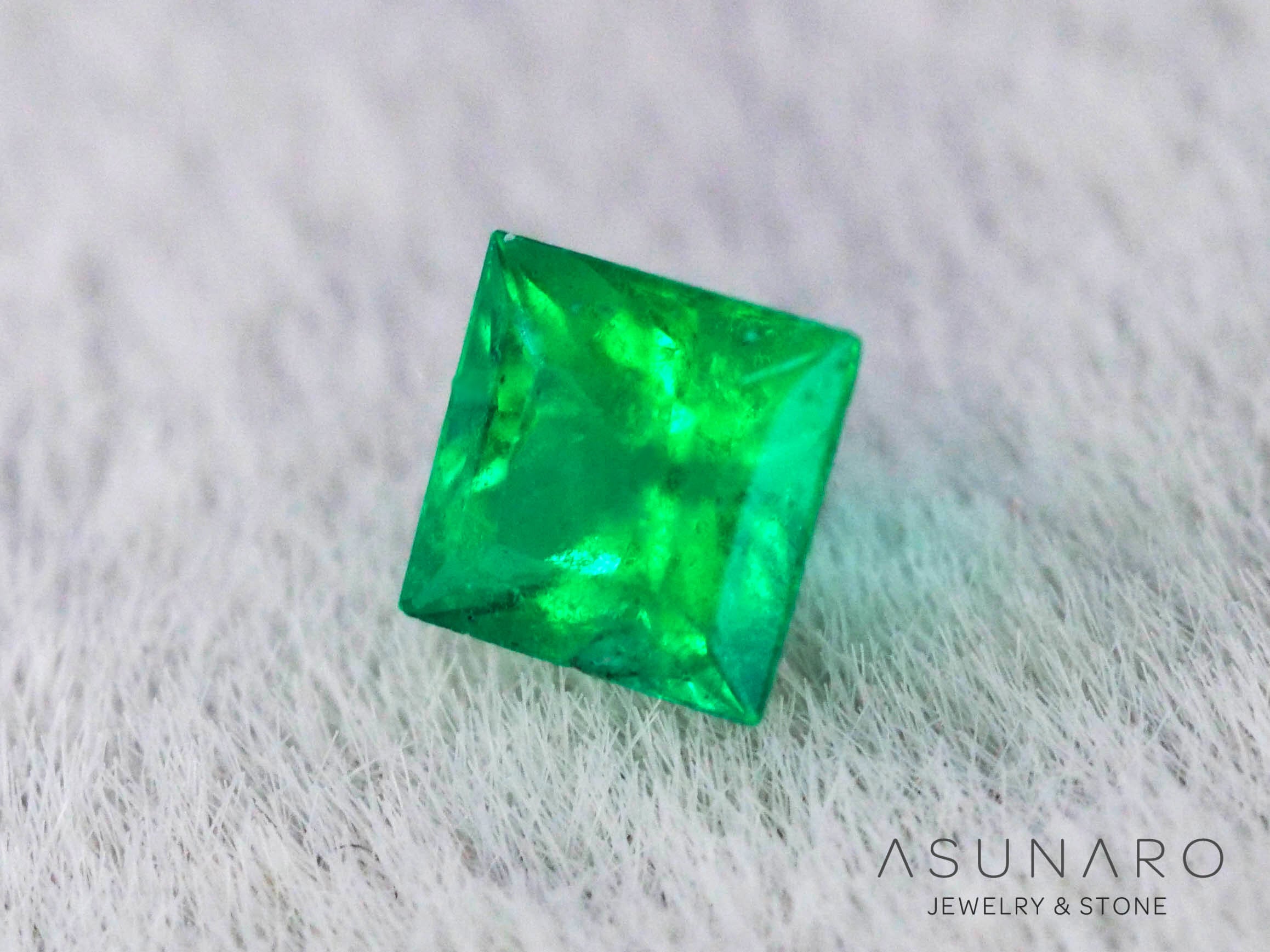 エメラルド　コロンビア産　プリンセスカット　0.07ct【240717-3388】