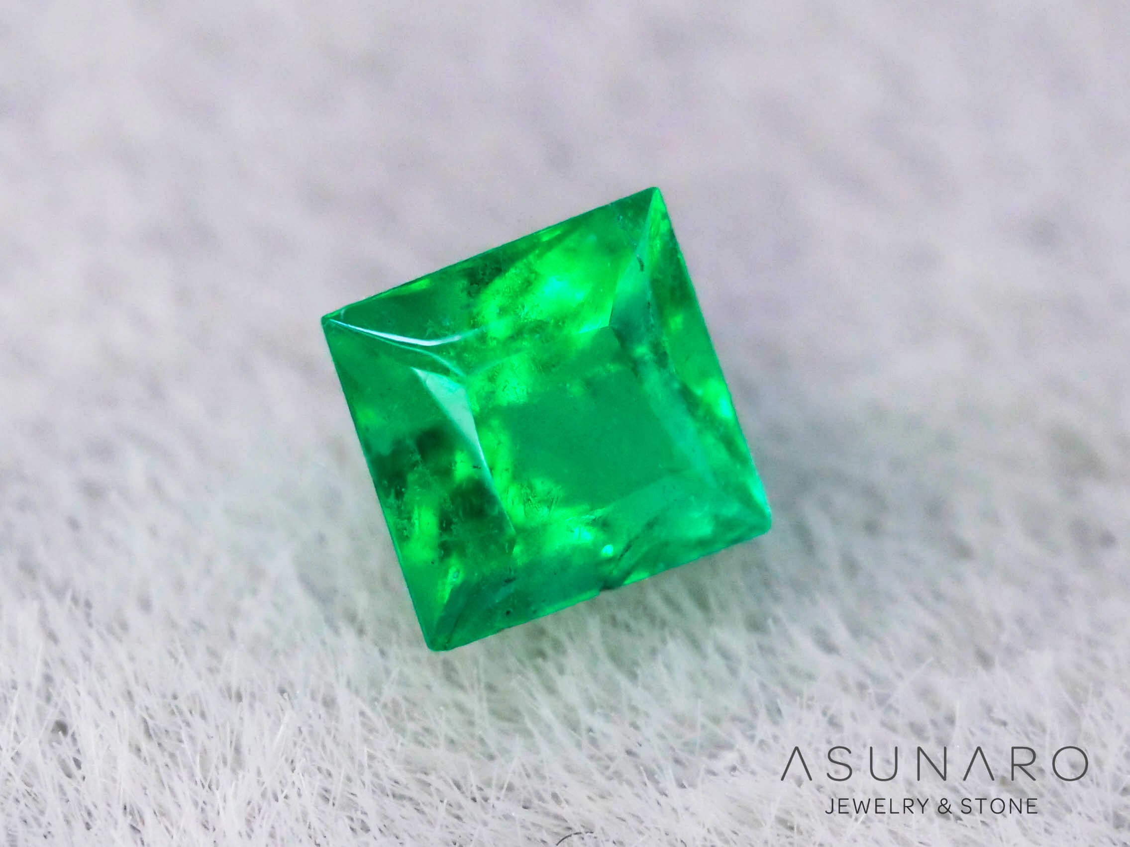エメラルド　コロンビア産　プリンセスカット　0.07ct【240717-3388】