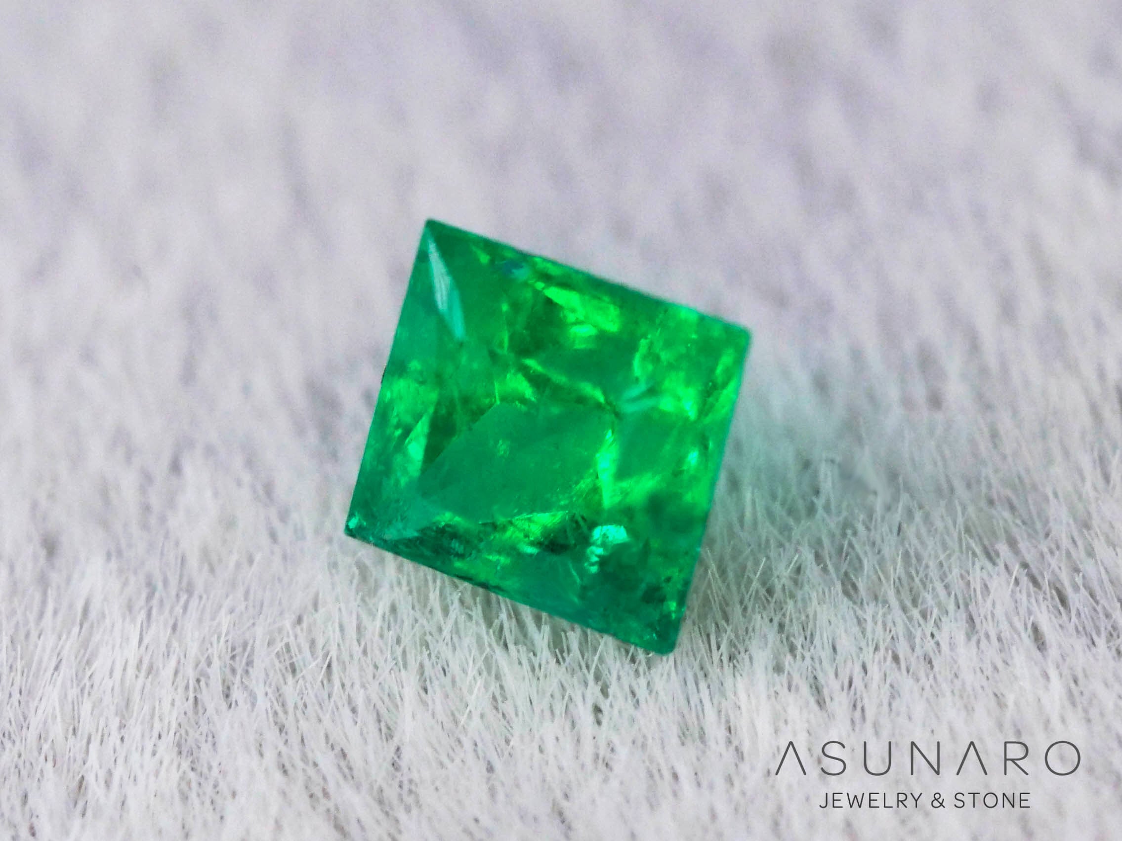 エメラルド　コロンビア産　プリンセスカット　0.08ct【240717-3389】