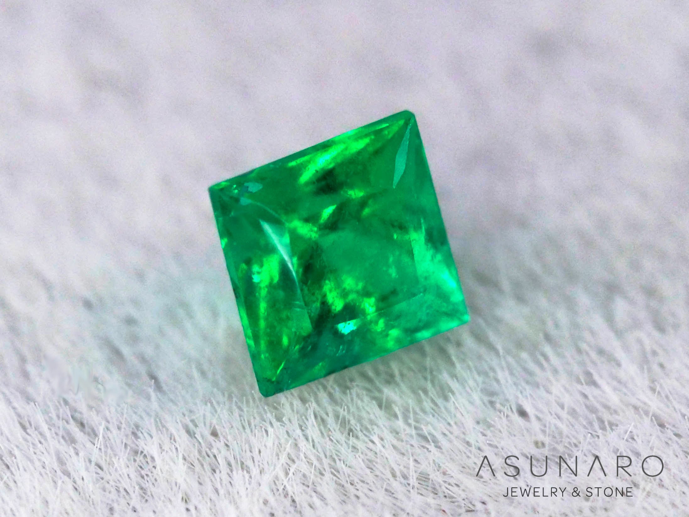 エメラルド　コロンビア産　プリンセスカット　0.08ct【240717-3389】
