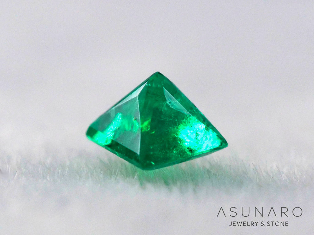 エメラルド　コロンビア産　プリンセスカット　0.08ct【240717-3389】