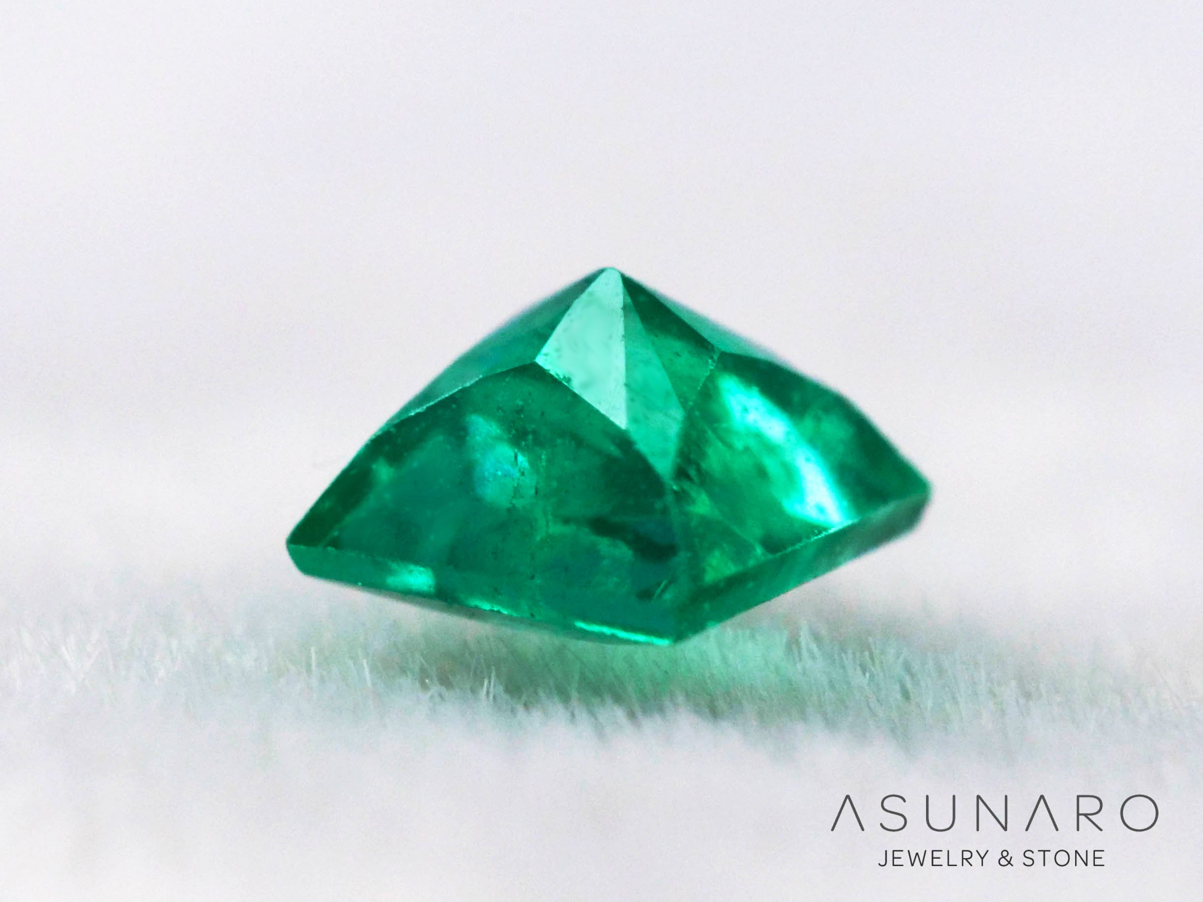 エメラルド　コロンビア産　プリンセスカット　0.16ct【240717-3395】