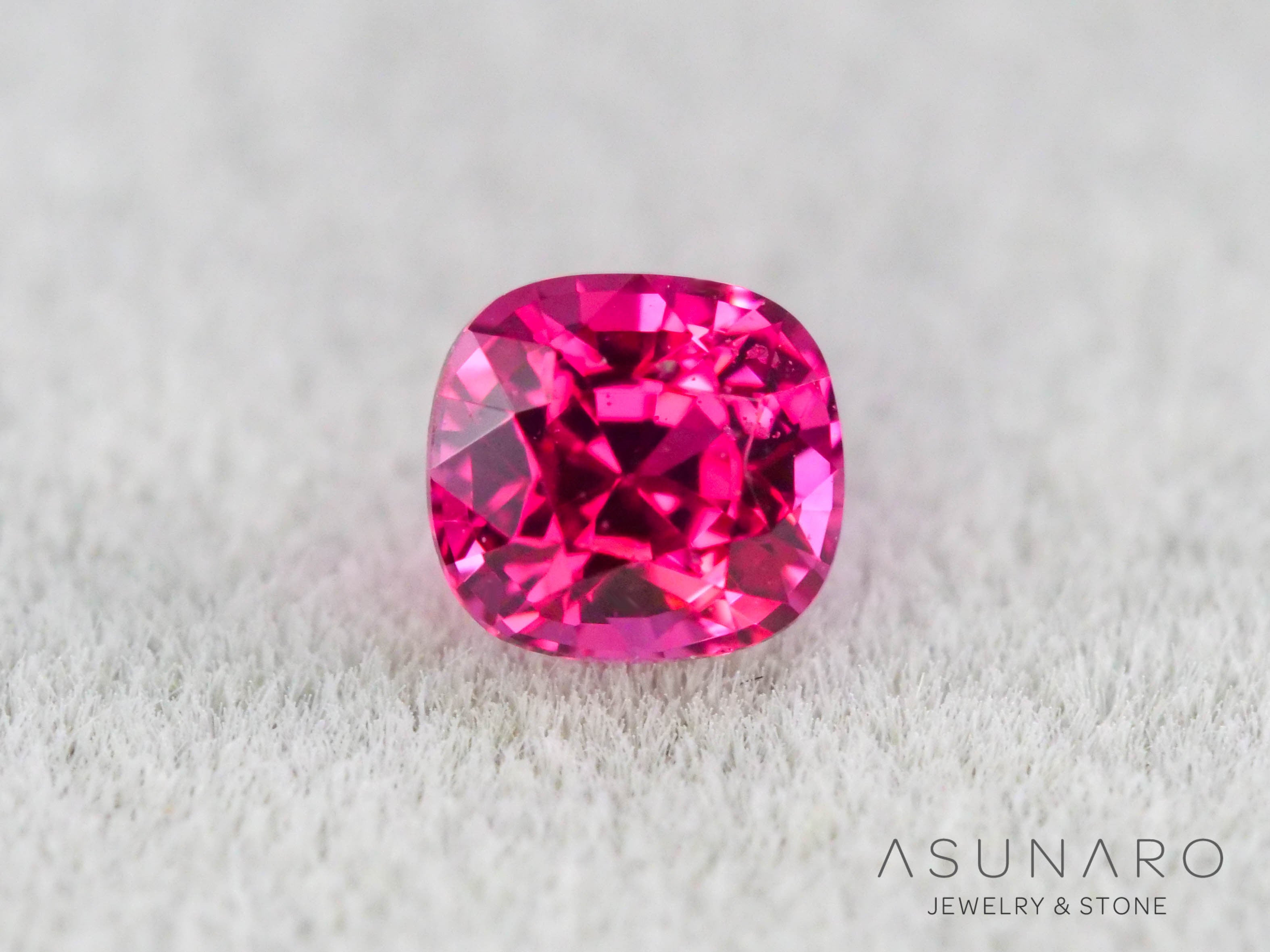 ジェダイスピネル 　クッションカット　ビルマ産　0.21ct　【260716-3441】