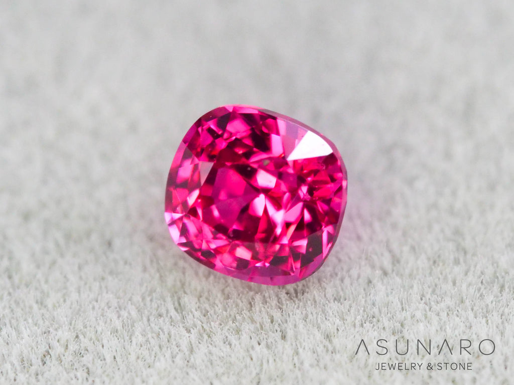 ジェダイスピネル 　クッションカット　ビルマ産　0.21ct　【260716-3441】