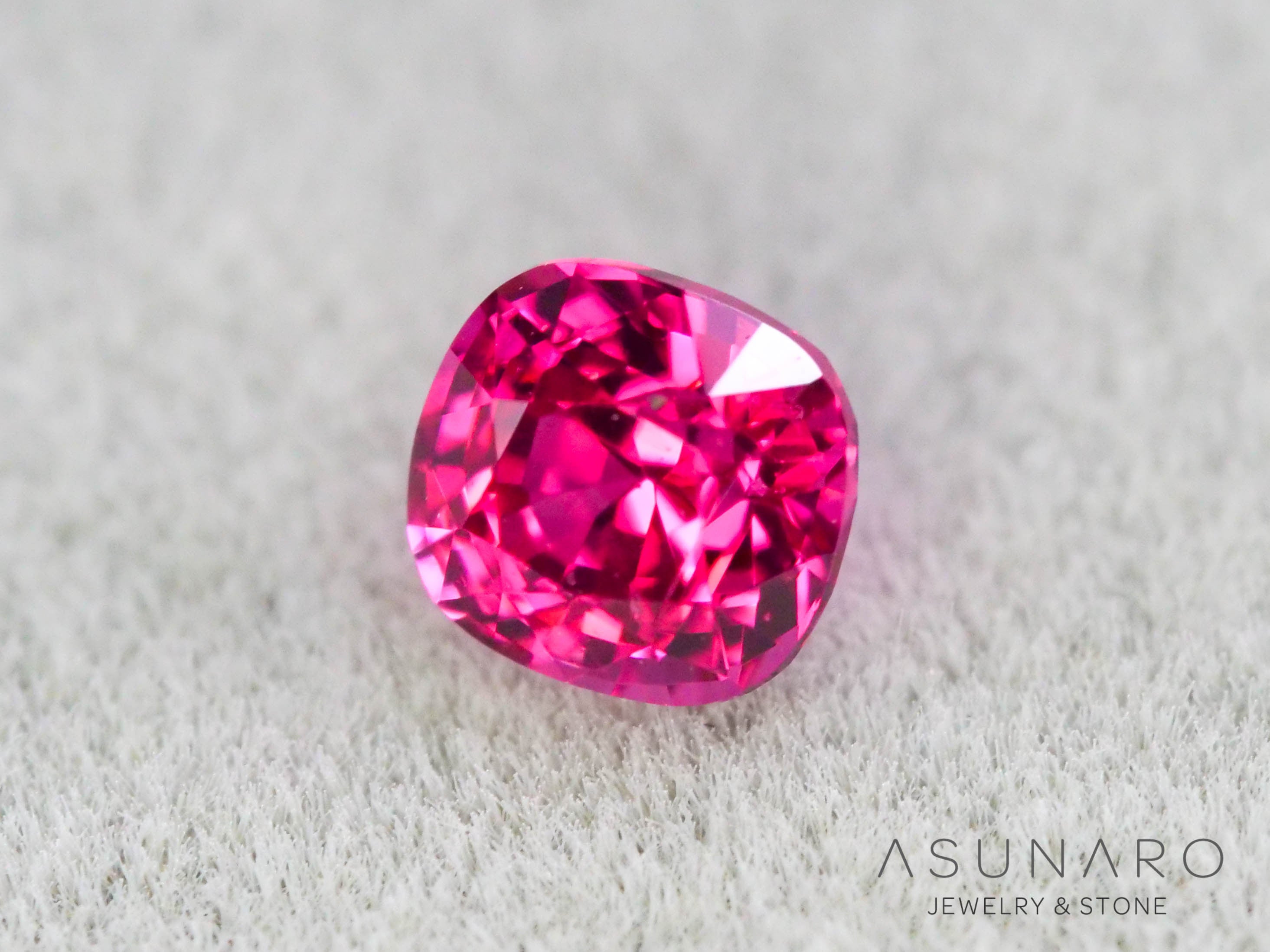 ジェダイスピネル 　クッションカット　ビルマ産　0.21ct　【260716-3441】