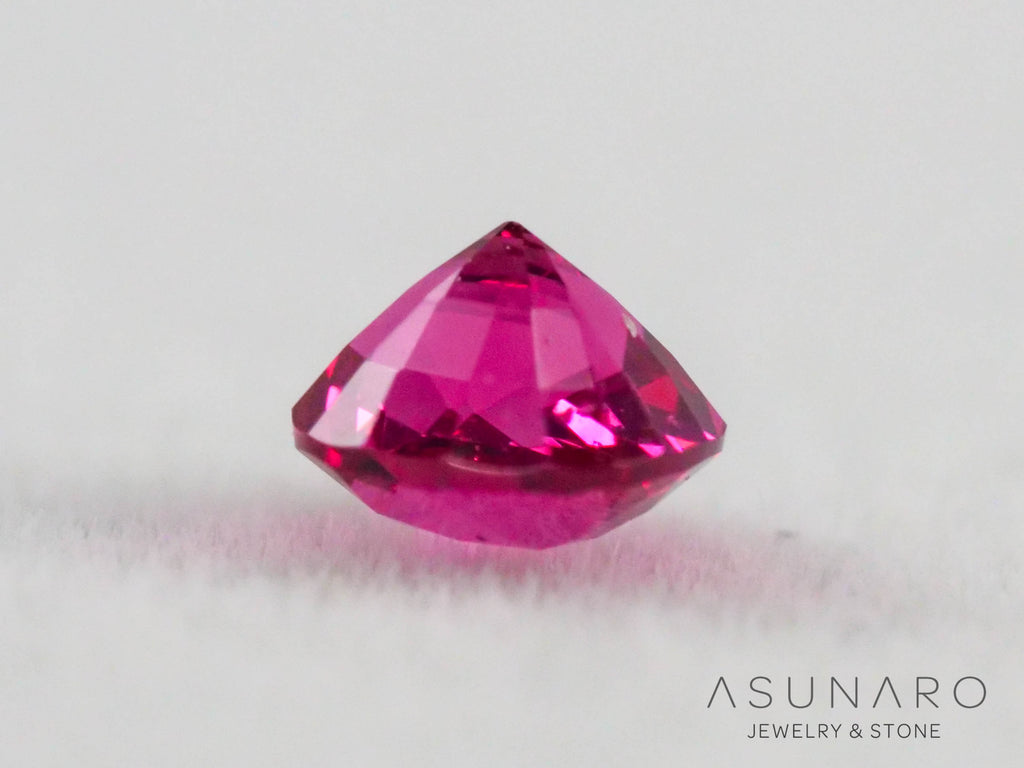 ジェダイスピネル 　クッションカット　ビルマ産　0.21ct　【260716-3441】