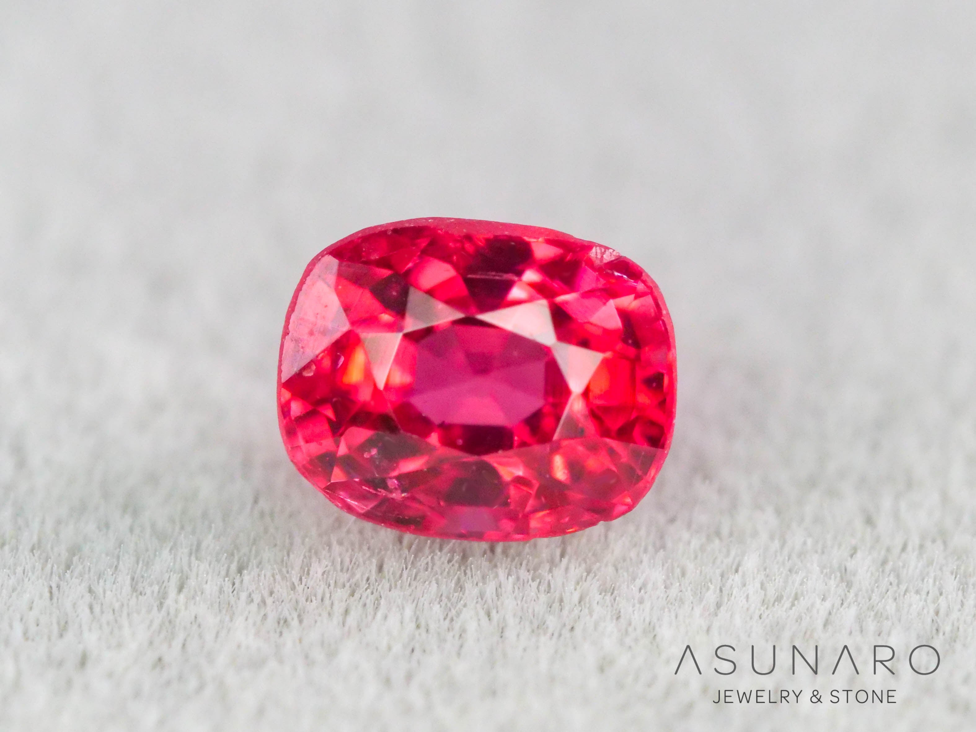 ジェダイスピネル 　クッションカット　ビルマ産　0.36ct　【260716-3442】
