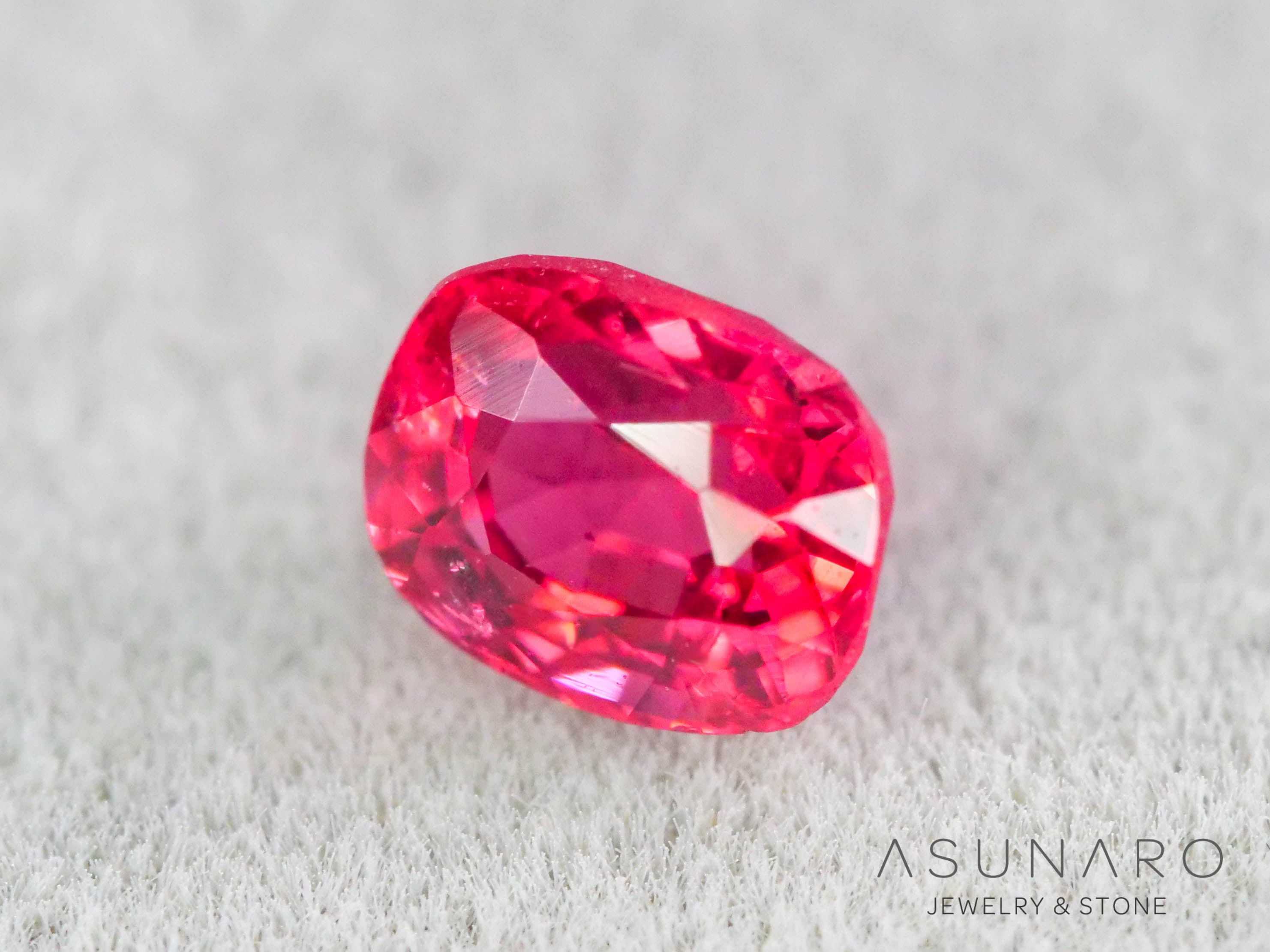 ジェダイスピネル 　クッションカット　ビルマ産　0.36ct　【260716-3442】