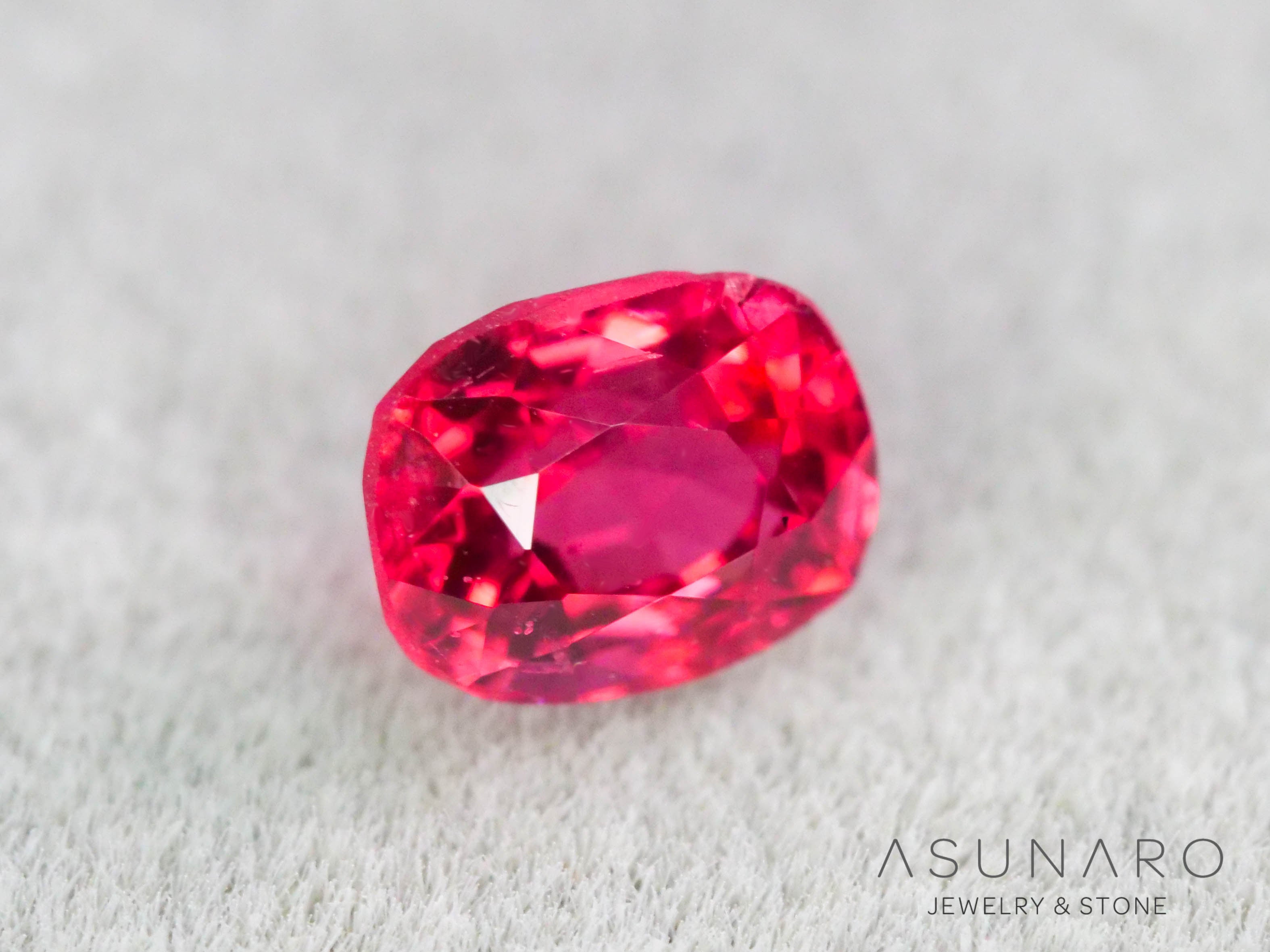 ジェダイスピネル 　クッションカット　ビルマ産　0.36ct　【260716-3442】