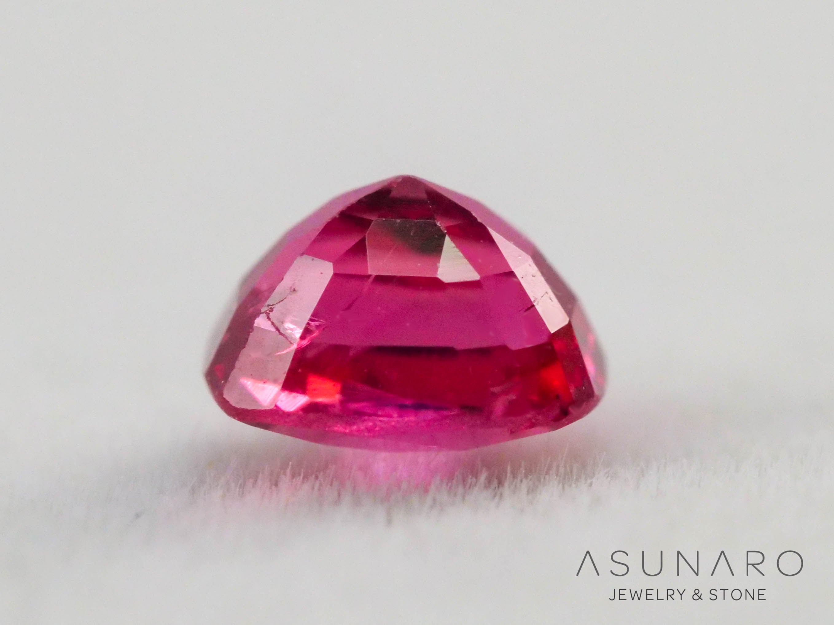 ジェダイスピネル 　クッションカット　ビルマ産　0.36ct　【260716-3442】