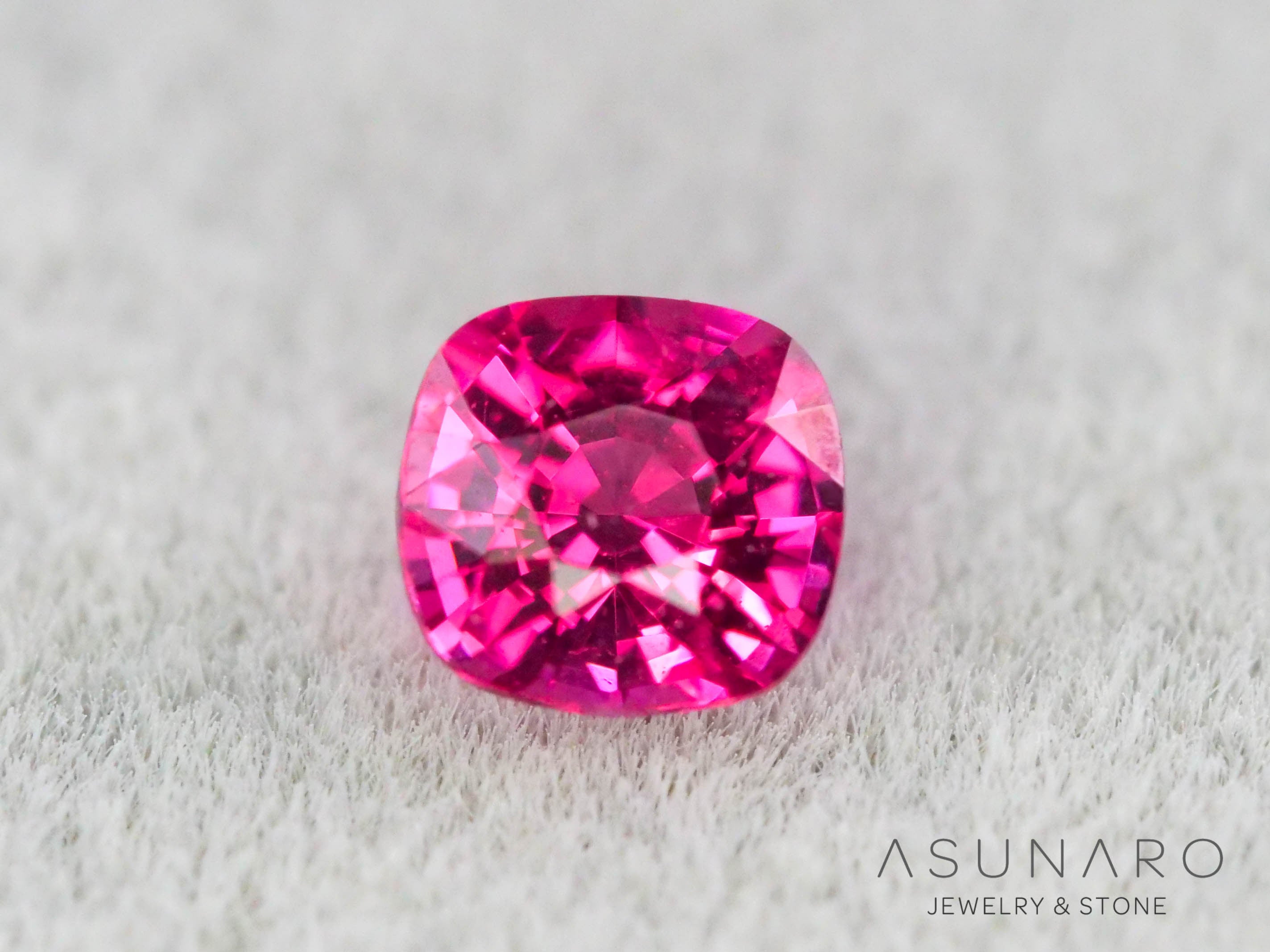 ジェダイスピネル 　クッションカット　ビルマ産　0.17ct　【260716-3443】