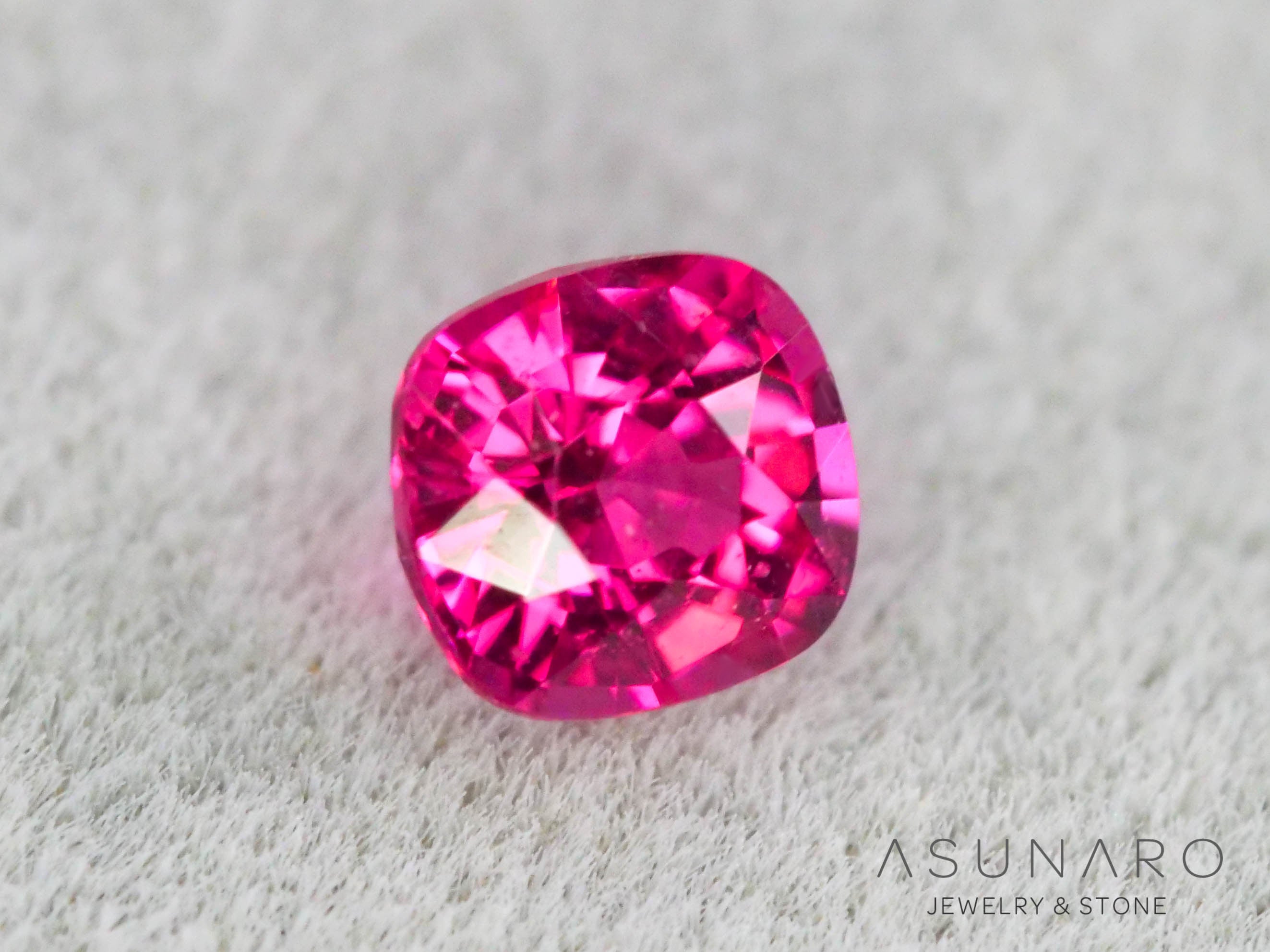 ジェダイスピネル 　クッションカット　ビルマ産　0.17ct　【260716-3443】