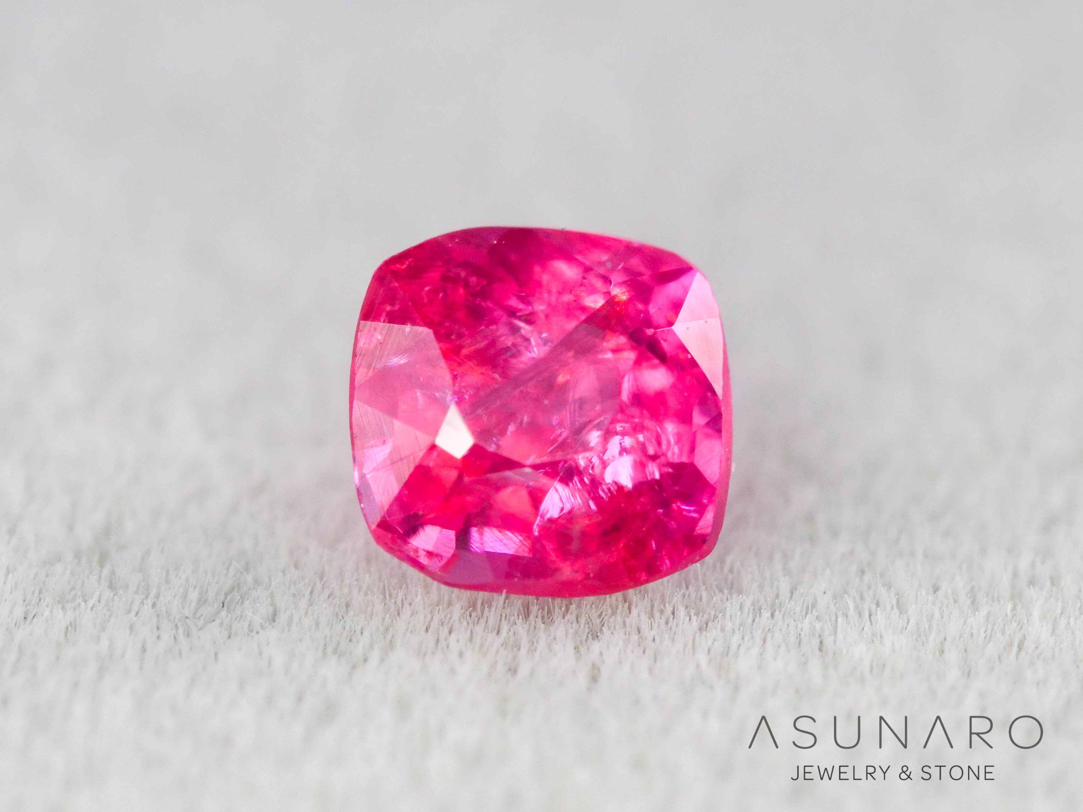 ジェダイスピネル 　クッションカット　ビルマ産　0.32ct　【260716-3444】