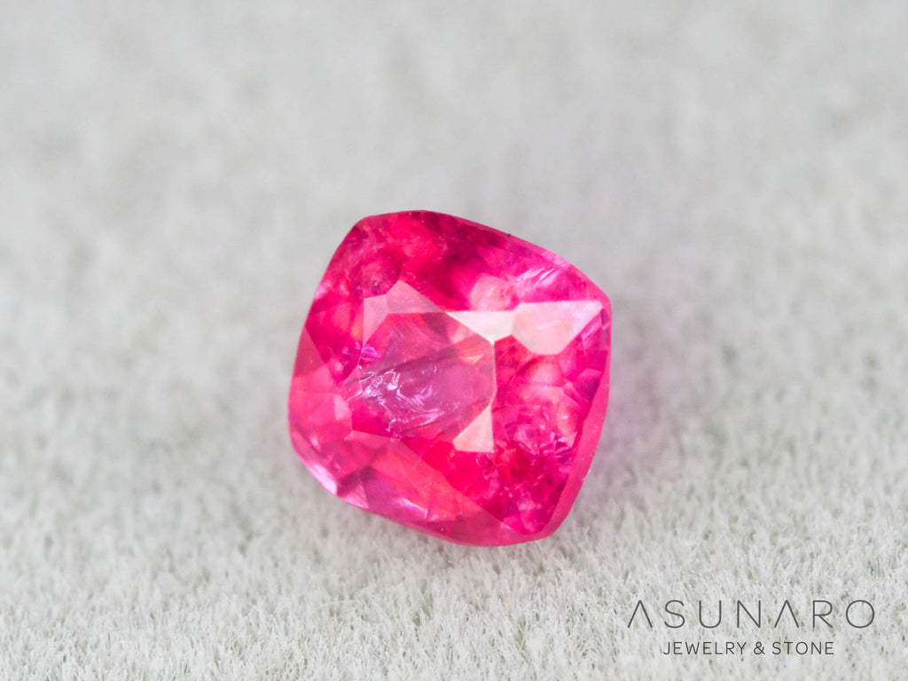 ジェダイスピネル 　クッションカット　ビルマ産　0.32ct　【260716-3444】